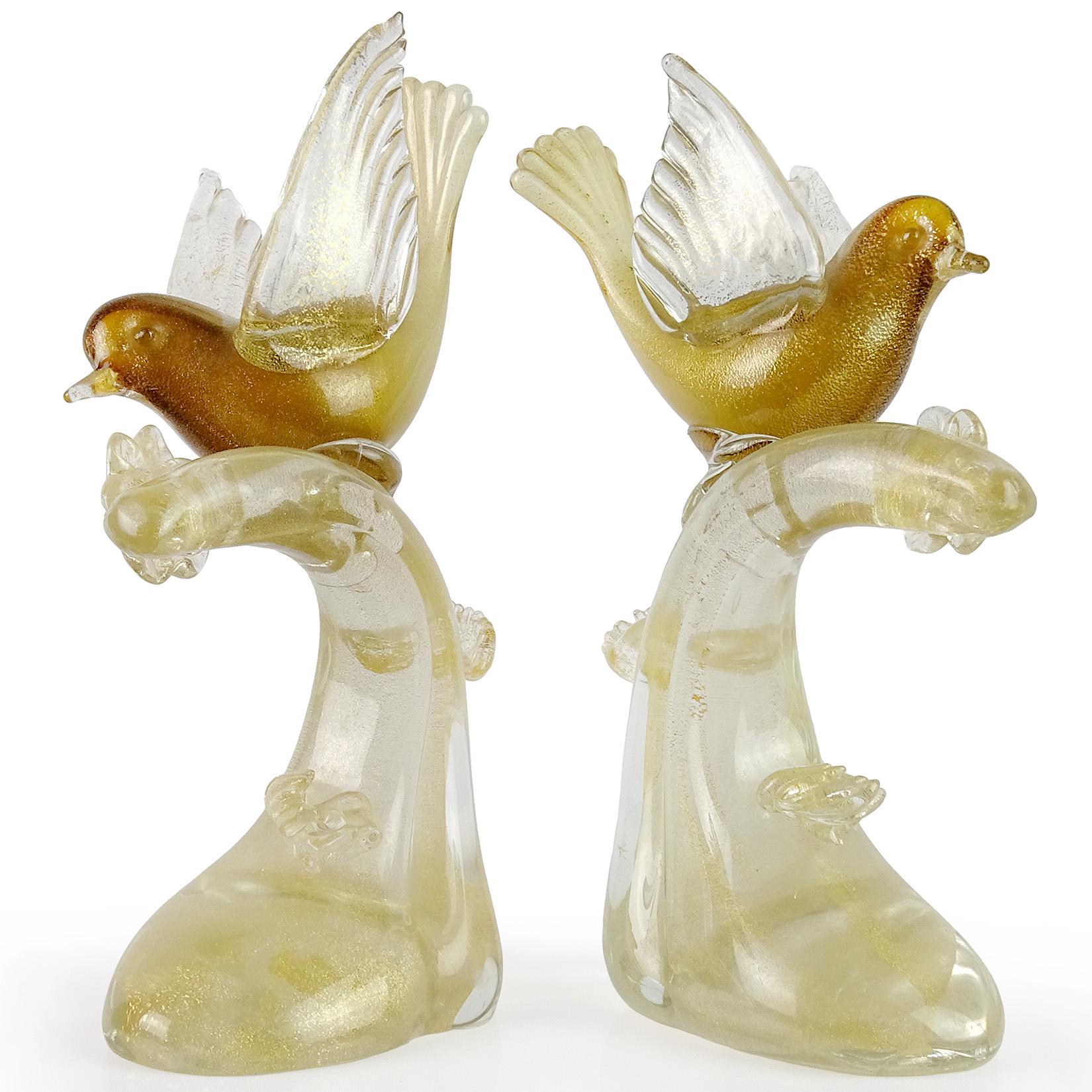 Hand-Crafted Salviati Murano White Amber Gold Italian Art Glass Birds Centerpiece Sculptures For Sale
