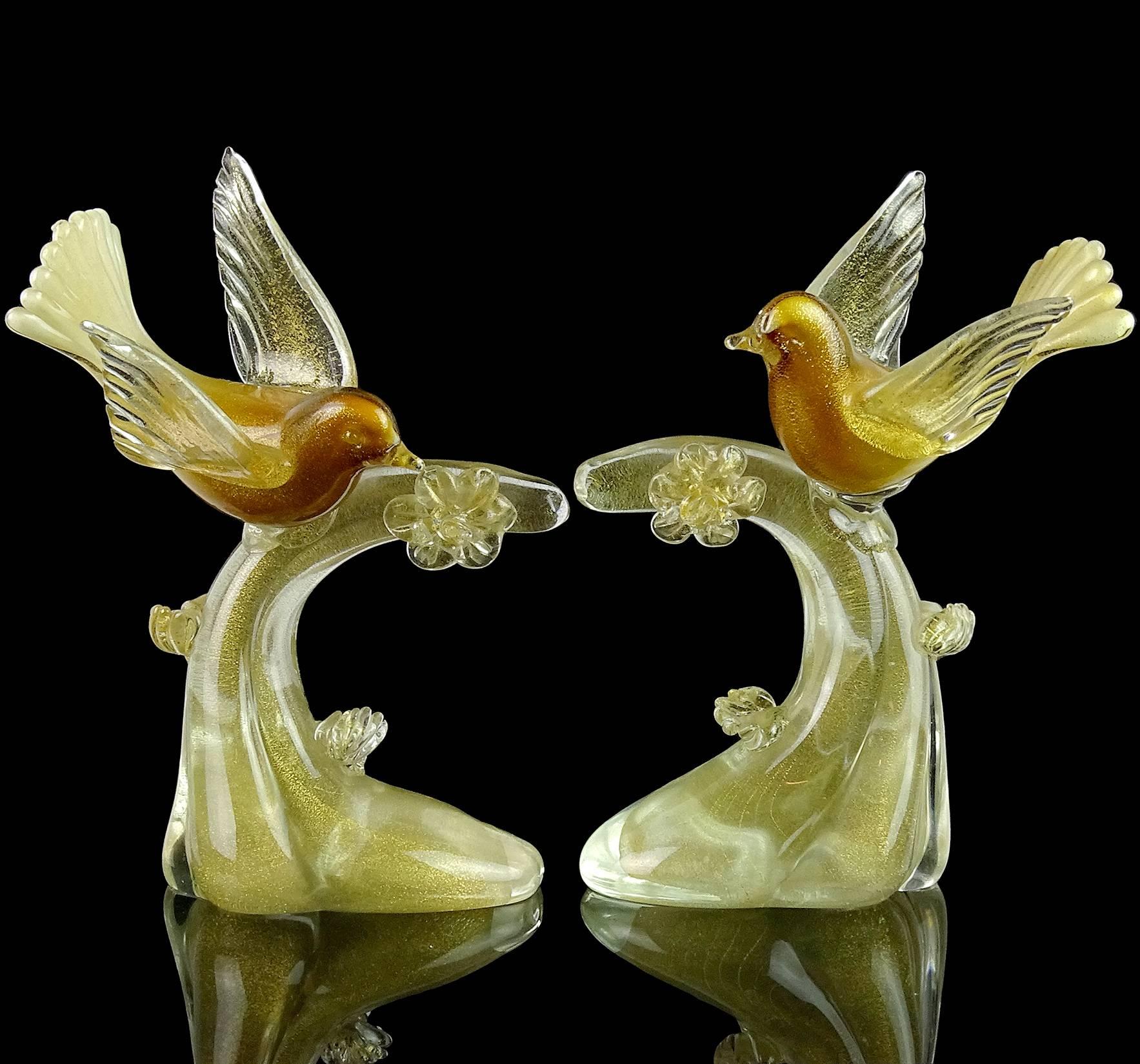 Salviati Murano White Amber Gold Italian Art Glass Birds Centerpiece Sculptures In Good Condition For Sale In Kissimmee, FL