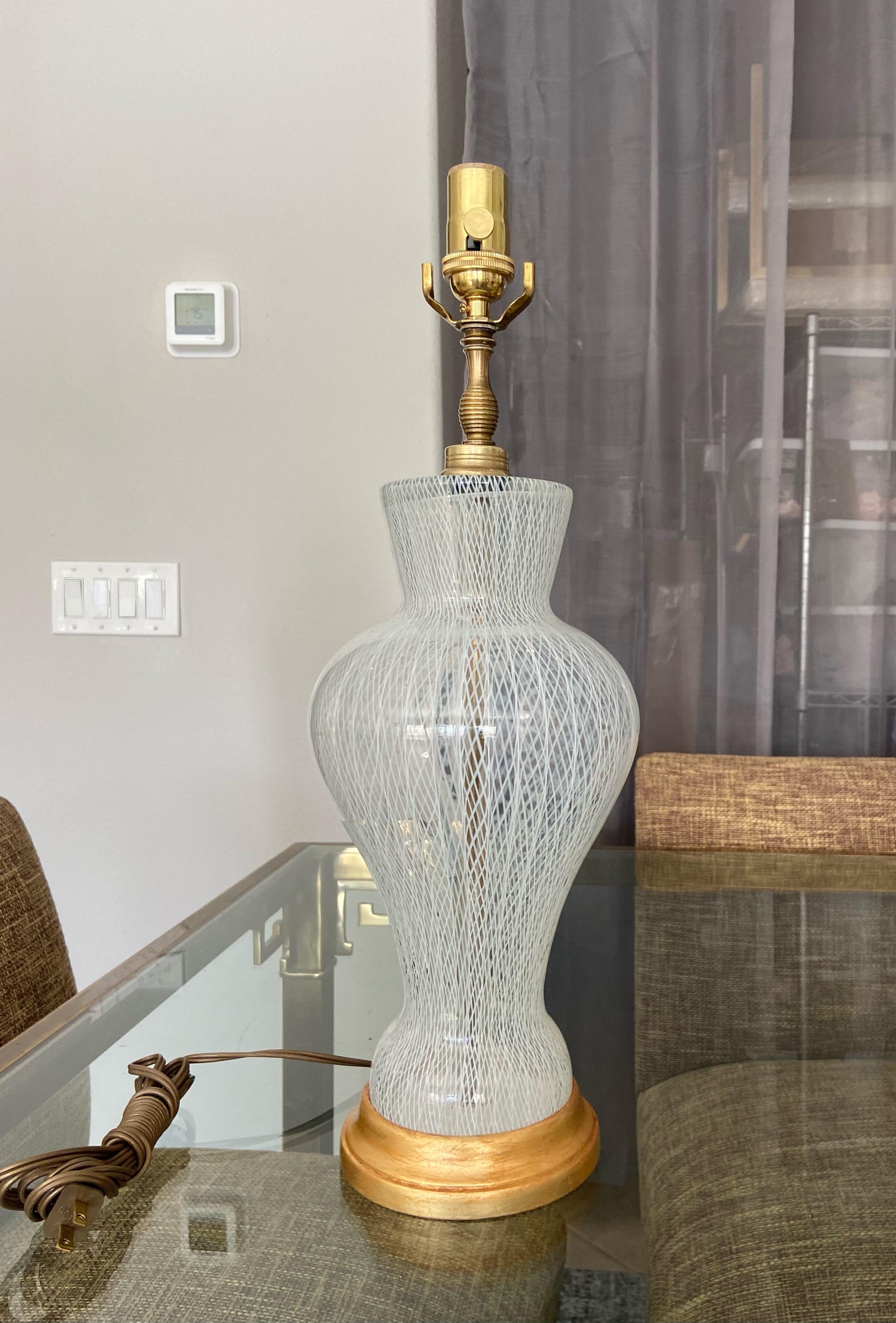 Murano-Weiße Latticino-Muranoglas-Tischlampe von Salviati im Angebot 7