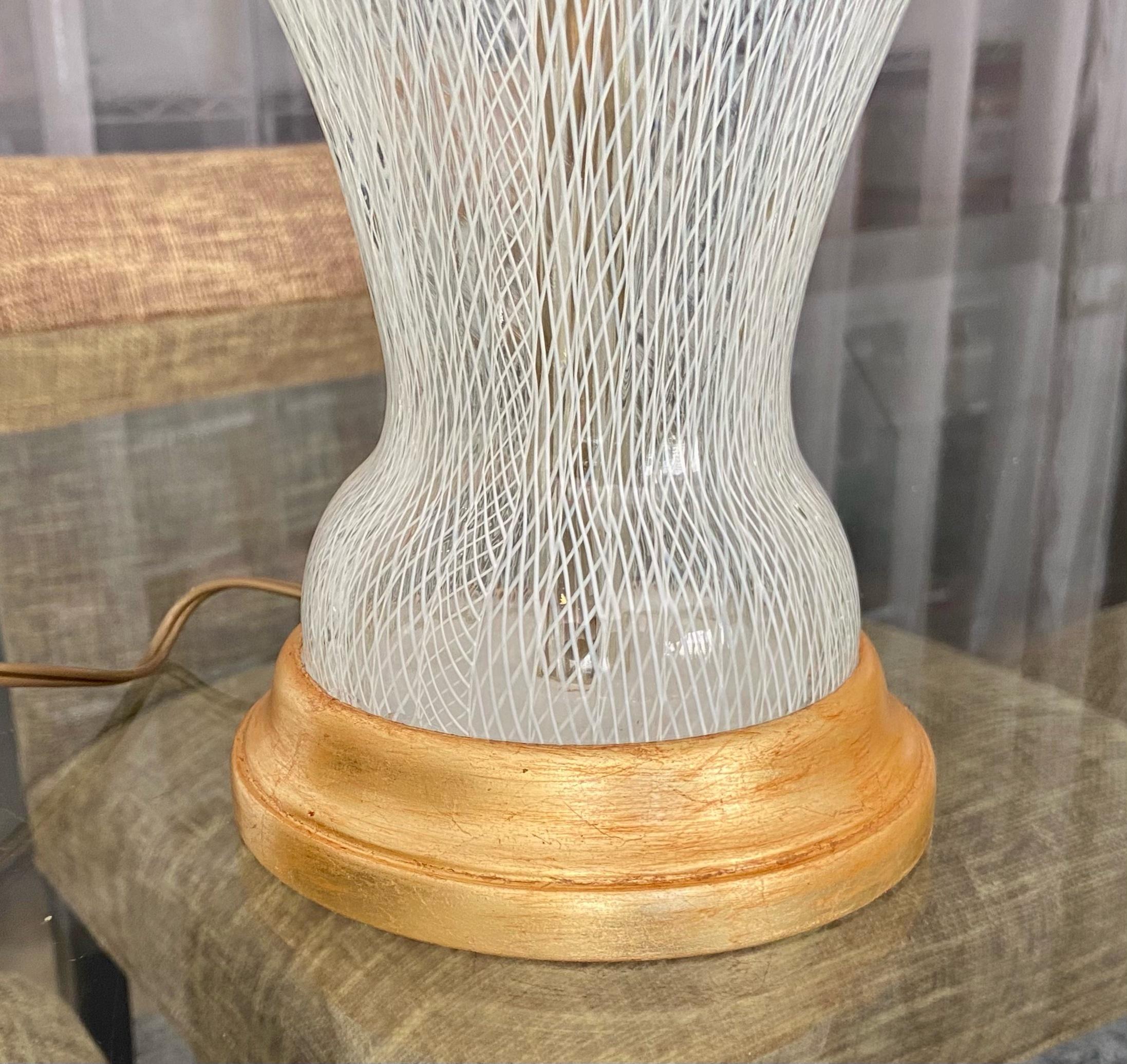 Murano-Weiße Latticino-Muranoglas-Tischlampe von Salviati im Angebot 3