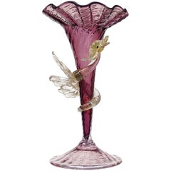 Vase en verre d'art vénitien Salviati, serpent d'oiseau volant violet et moucheté d'or, Italie