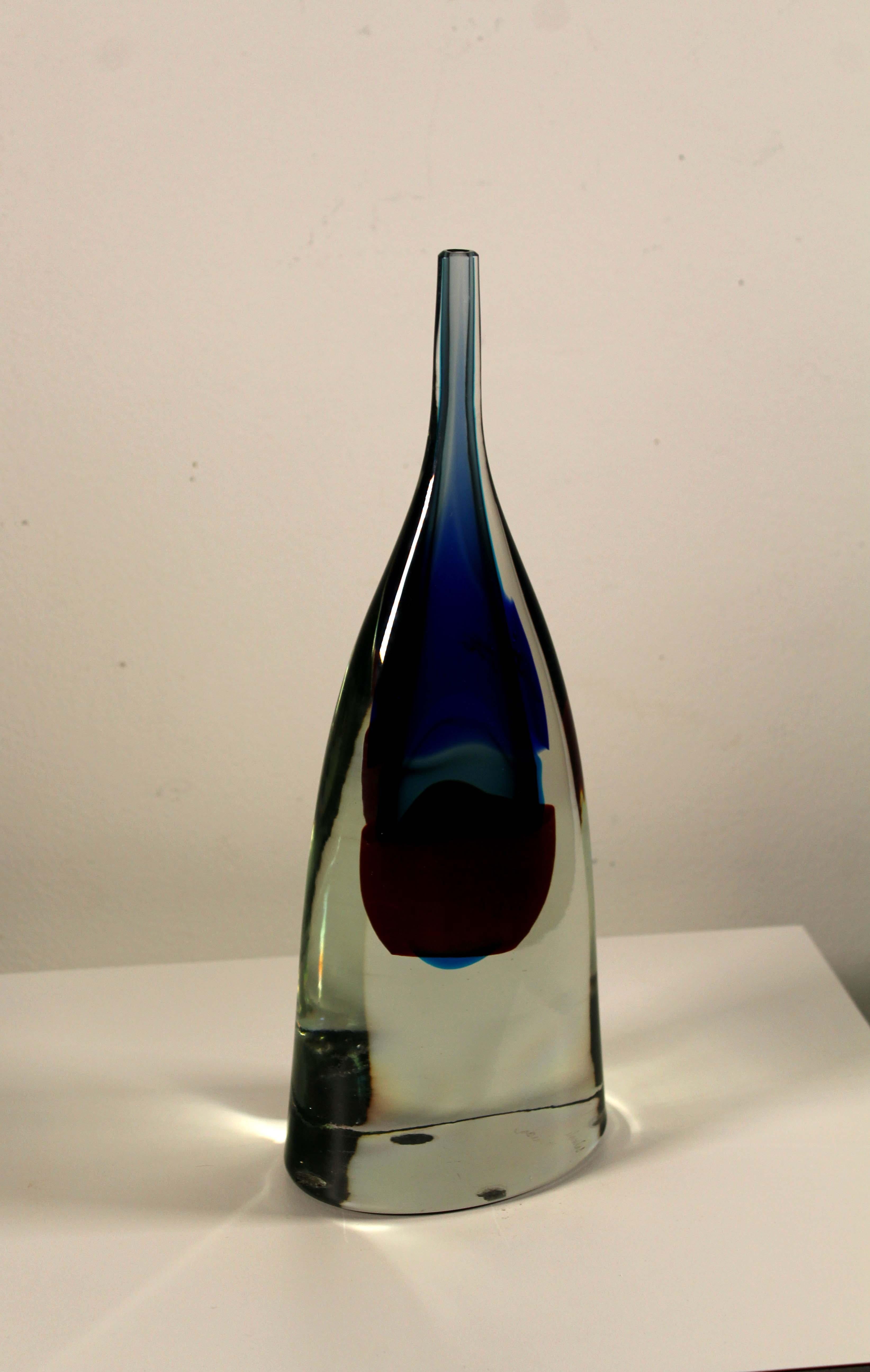 A marvelous modern Murano veil vase by Salviati from Venezia. Maker’s mark on the bottom. Since 1859, Salviati has been researching new vernaculars languages of Murano glass interpreting and modernising its inexhaustible magic, in a continual flow