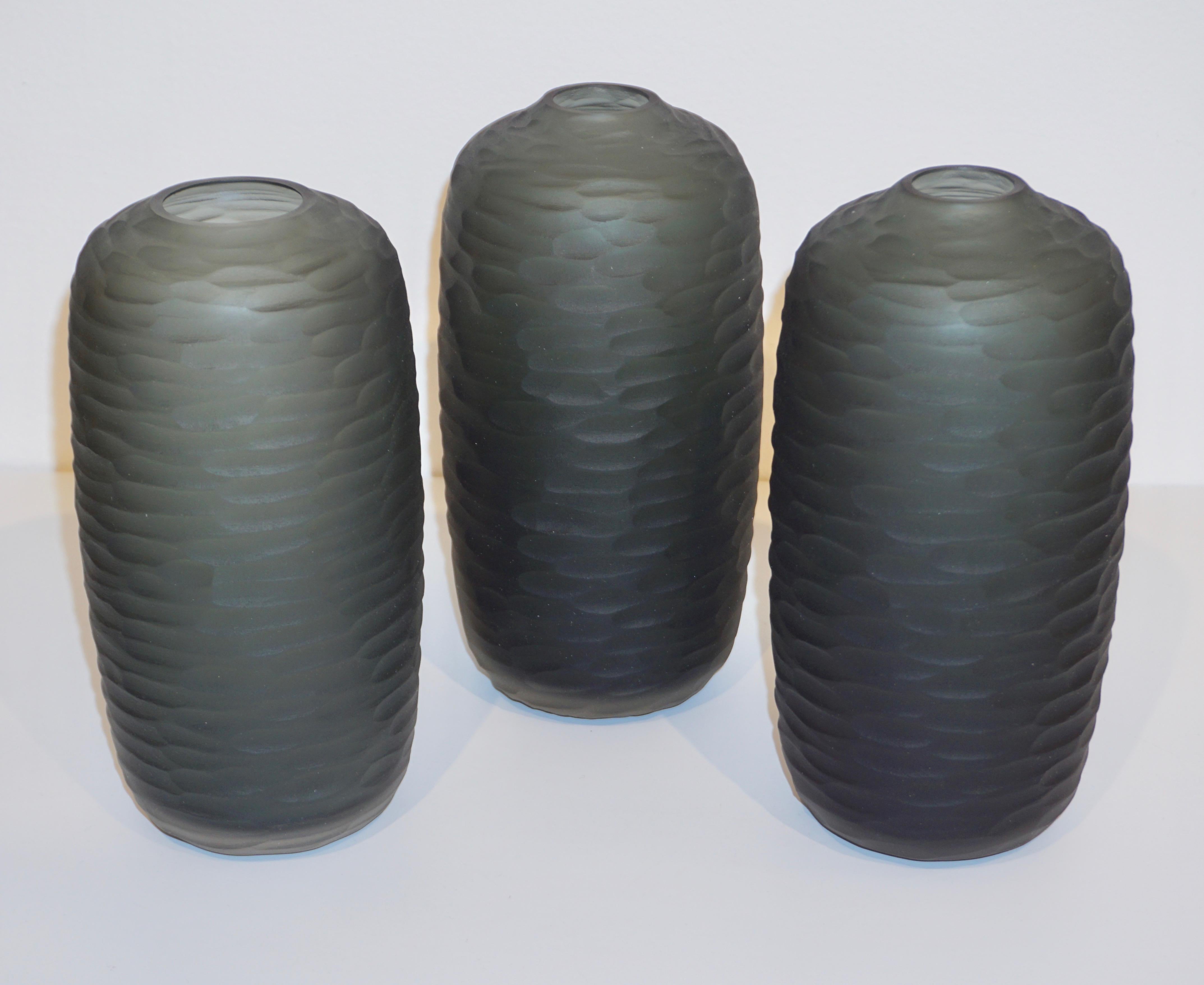Salviati Vintage Italian Minimalist Smoked Gray Textured Murano Art Glass Vase For Sale 2