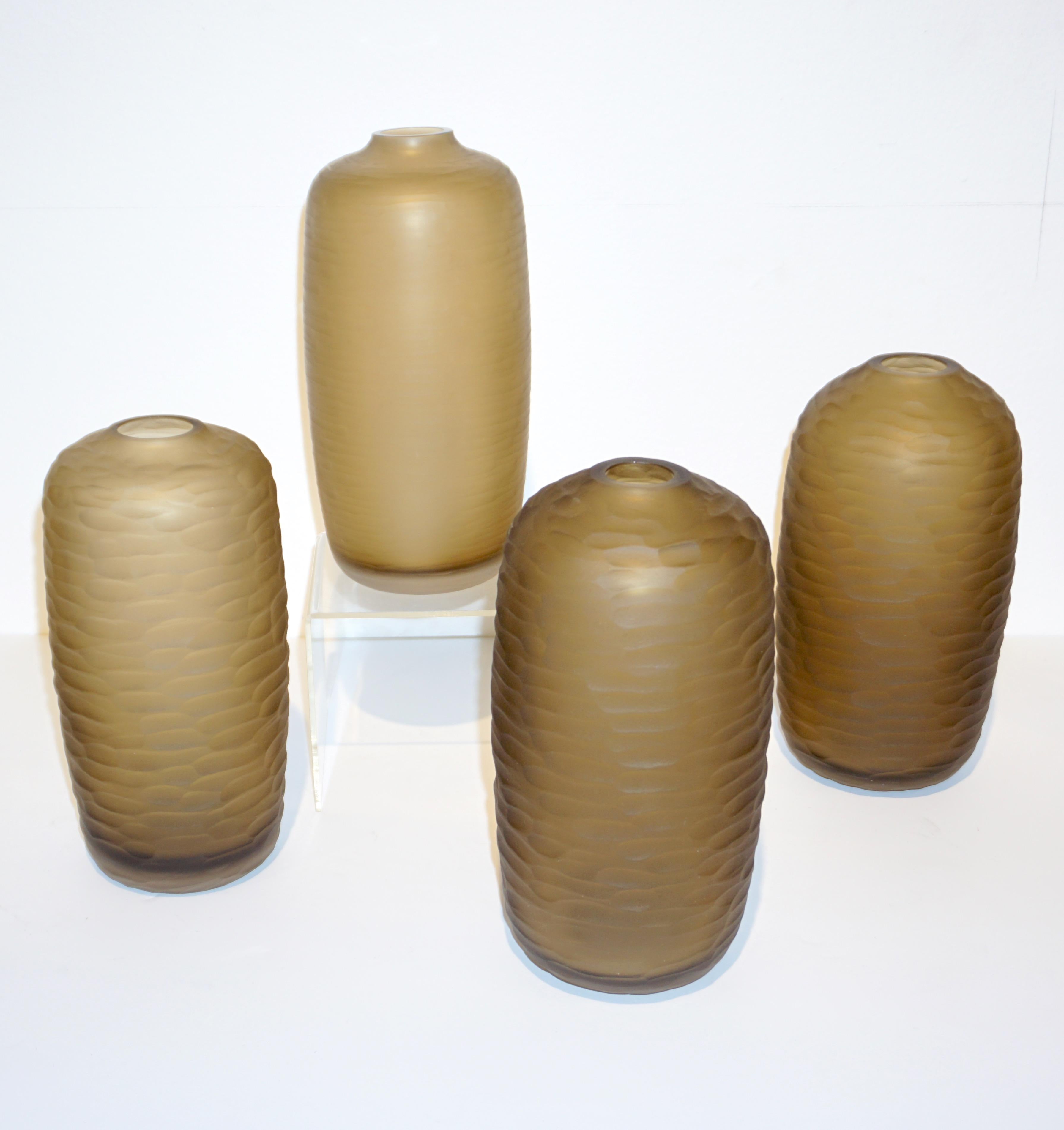 Italienische eiförmige Salviati-Vase aus Muranoglas im Vintage-Stil, geräucherter Bernstein, Gold Battuto im Angebot 4