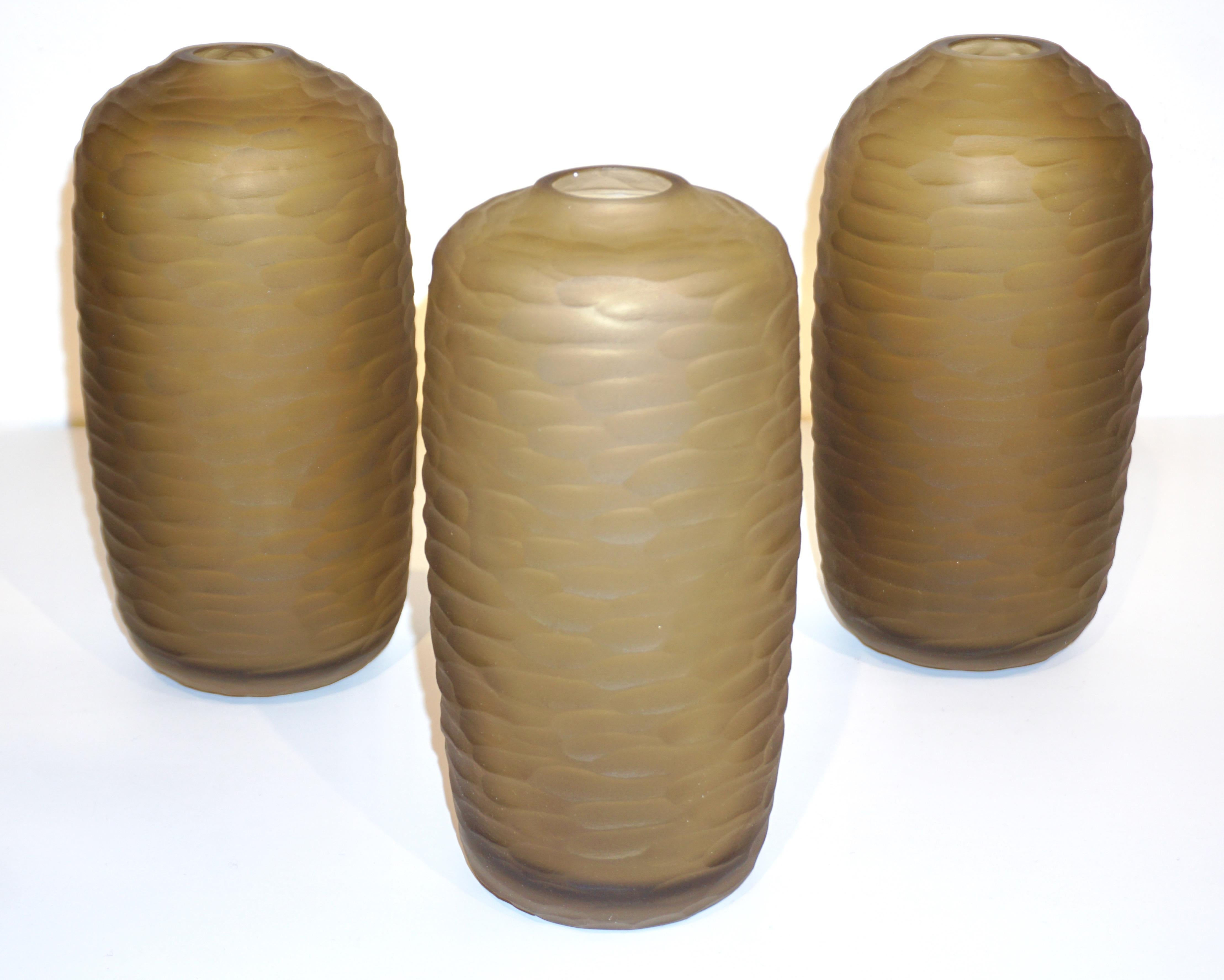 Italienische eiförmige Salviati-Vase aus Muranoglas im Vintage-Stil, geräucherter Bernstein, Gold Battuto (Ende des 20. Jahrhunderts) im Angebot