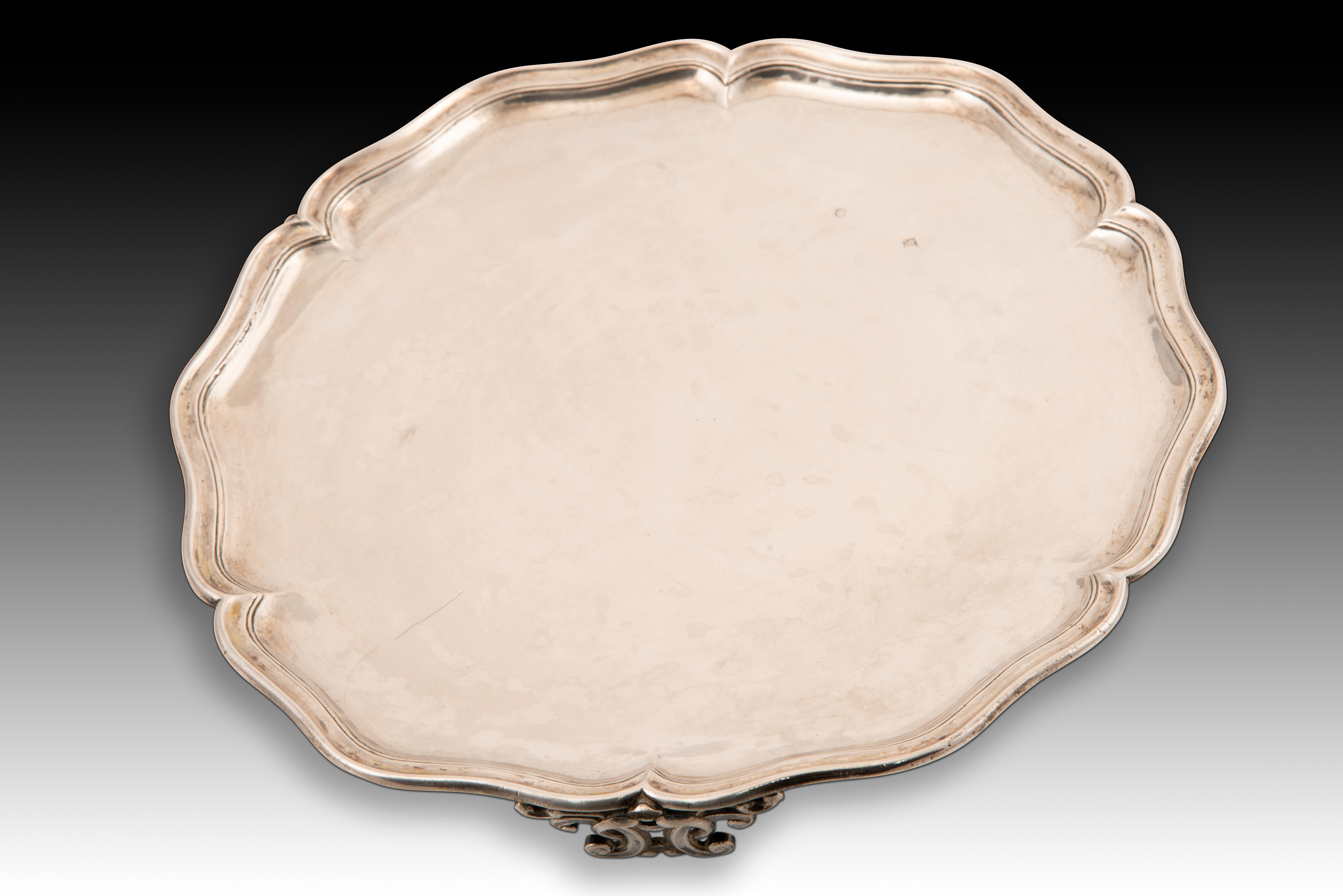  Salvilla. Silber. Salamanca, Juan Manuel Sanz, um die zweite Hälfte des 18. Jahrhunderts. 
Mit Kontrastmarkierungen.
 Silberne Salbe in ihrer natürlichen Farbe mit Beinen, die durch zwei verbundene 