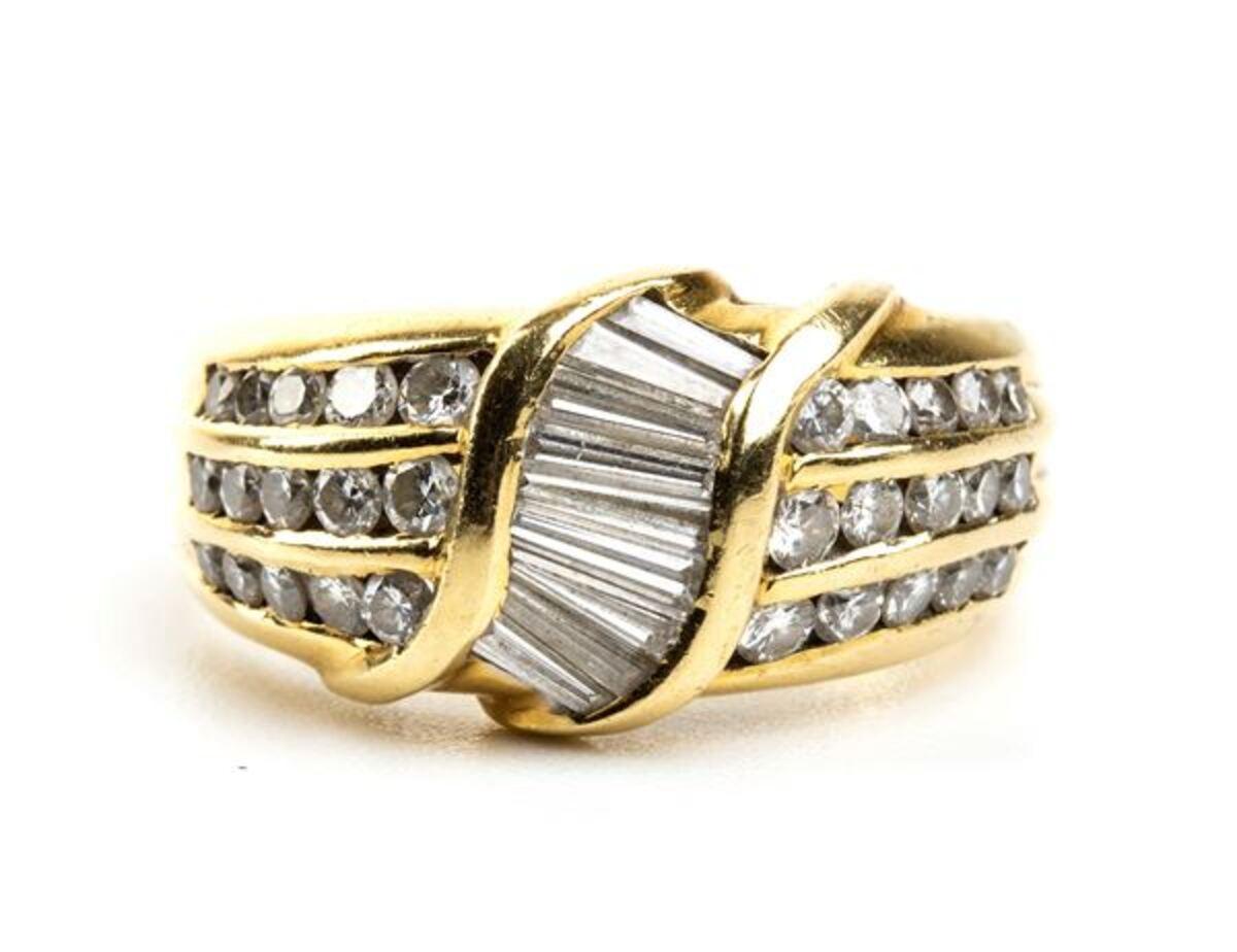 Baguette Cut SALVINI : Bague en or 18 carats avec diamants  en vente