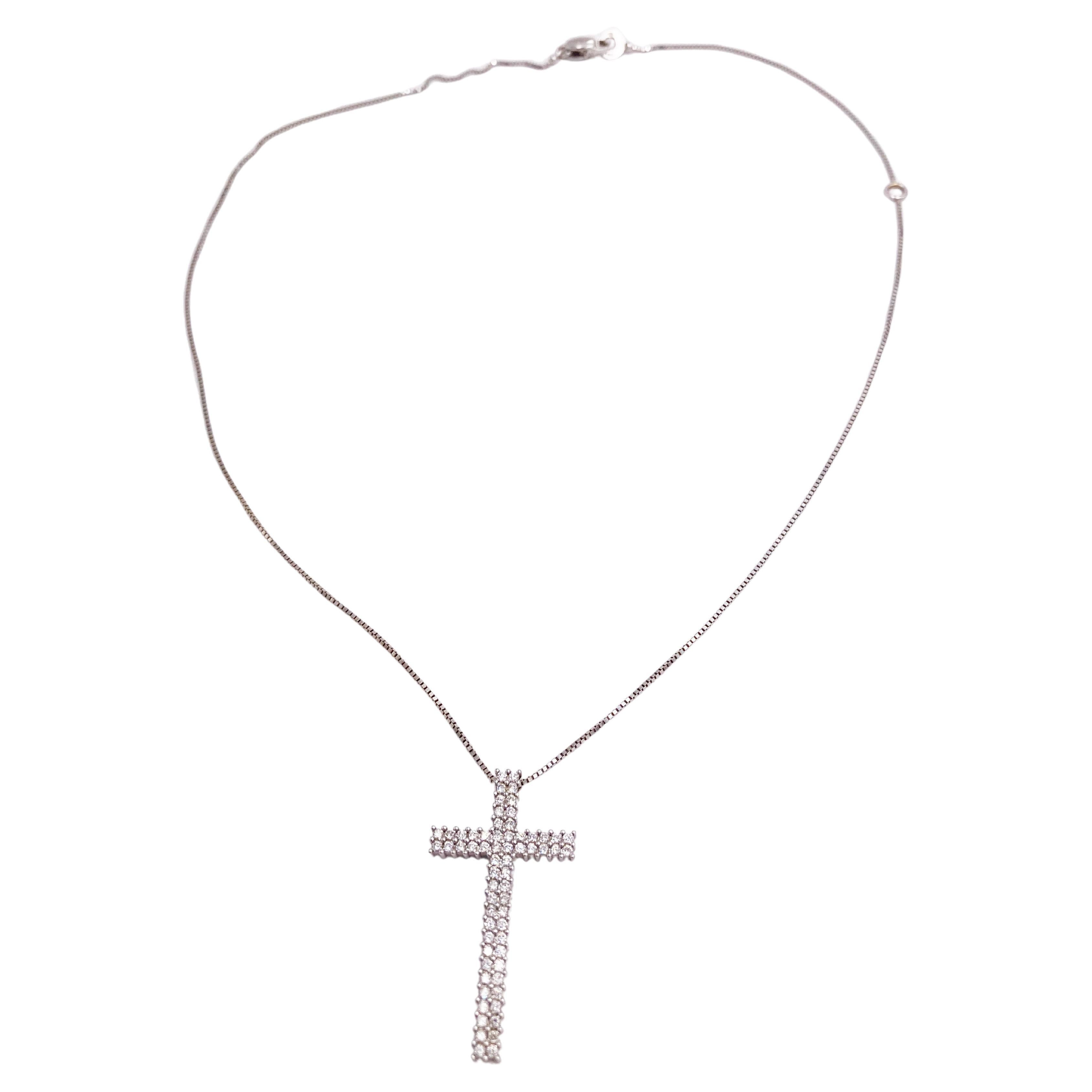 Salvini, collier pendentif chaîne cubique en or 18 carats avec croix de diamants, années 1980 