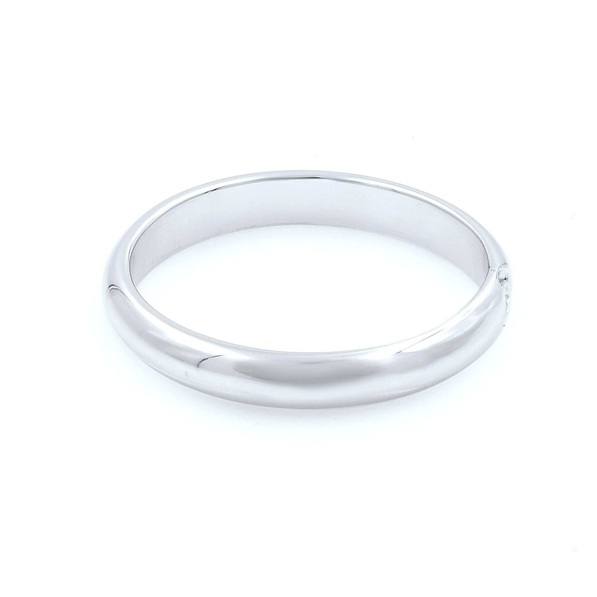 This is a Salvini wedding band. The solid presence of platinum makes the perfect statement of lasting love. The light overall weight of this style, its classic low-profile aesthetic make it perfect for everyday wear. The diamond at the center gives