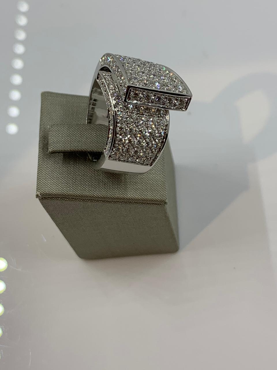 Women's Salvini Ring in 18 Karat White Gold with Diamonds 2.18 Carat For Sale