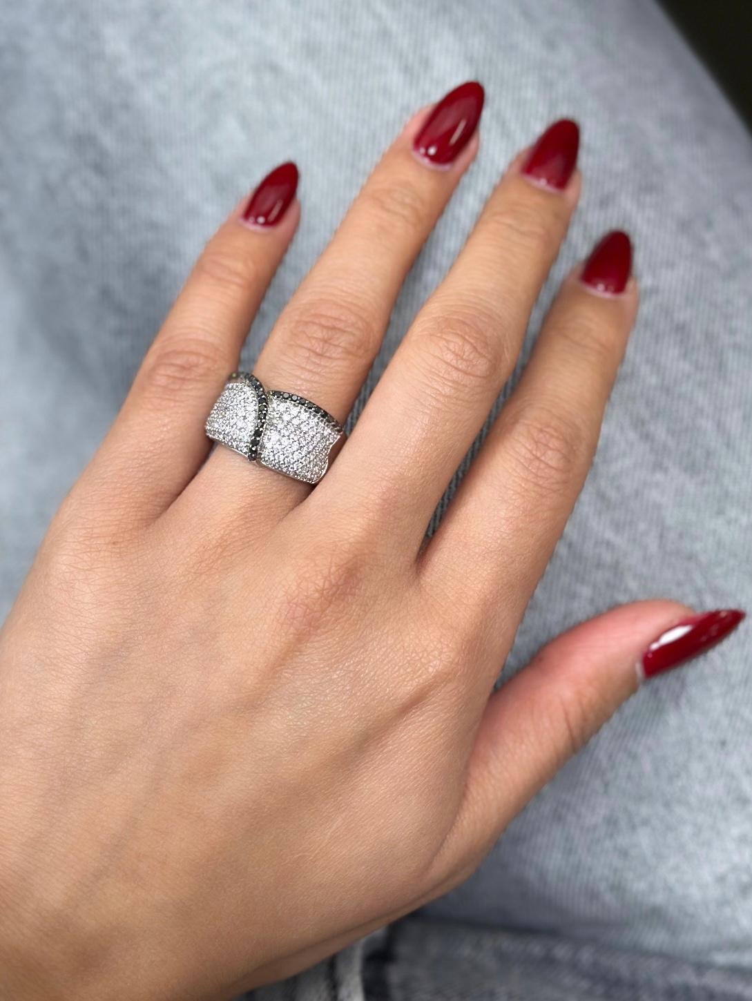 Salvini White & Black Diamonds Cocktail Band Ring 18K White Gold 1.40 Ctw SZ 6.5 In New Condition For Sale In New York, NY
