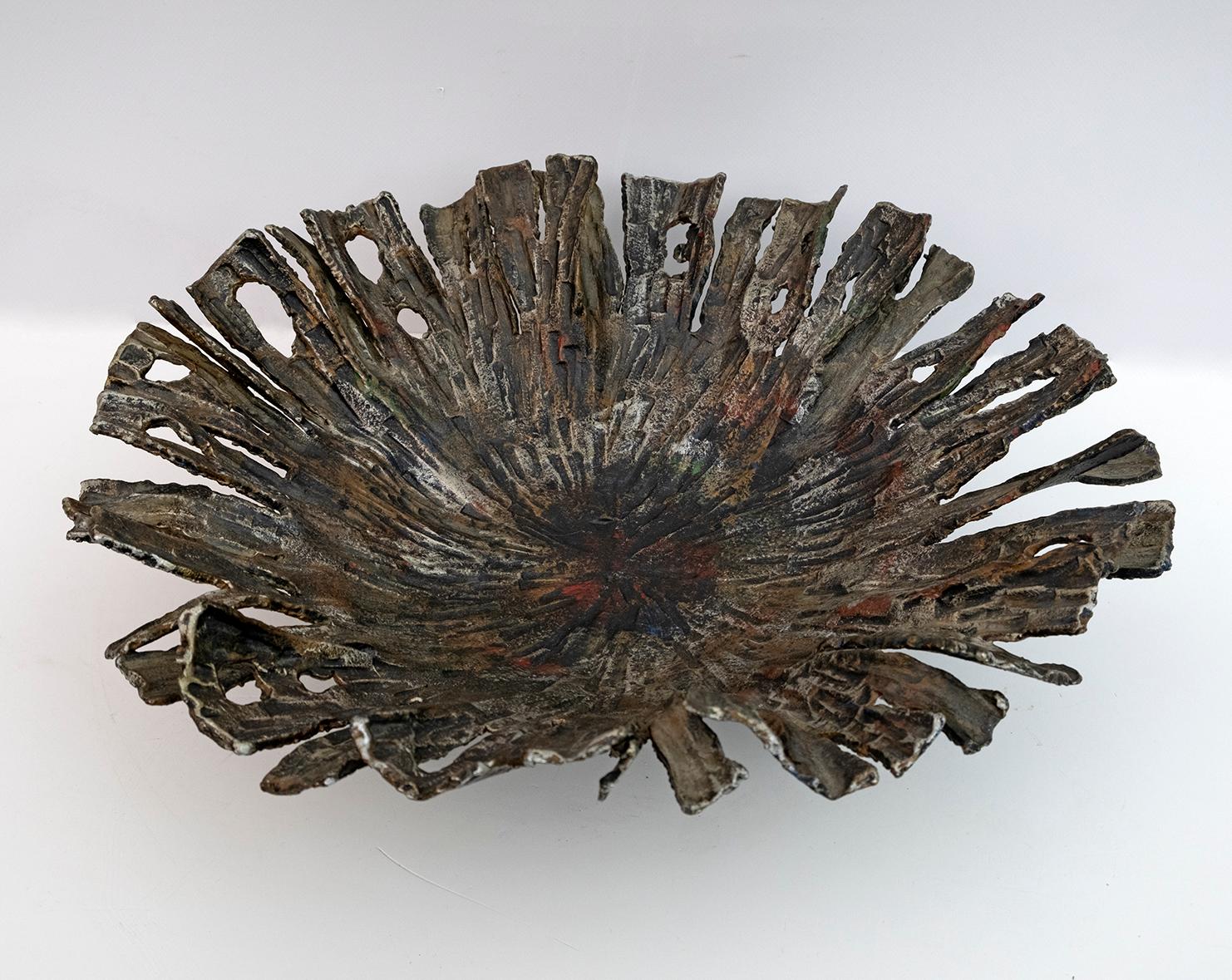 One-of-a-kind round brutalist and sculptural centerpiece, designed and made in Italy in the 1970s by the Italian sculptor Salvino Marsura.
In hand-forged iron, silver patinated with camouflage touches.
This artistic centerpiece is signed by the