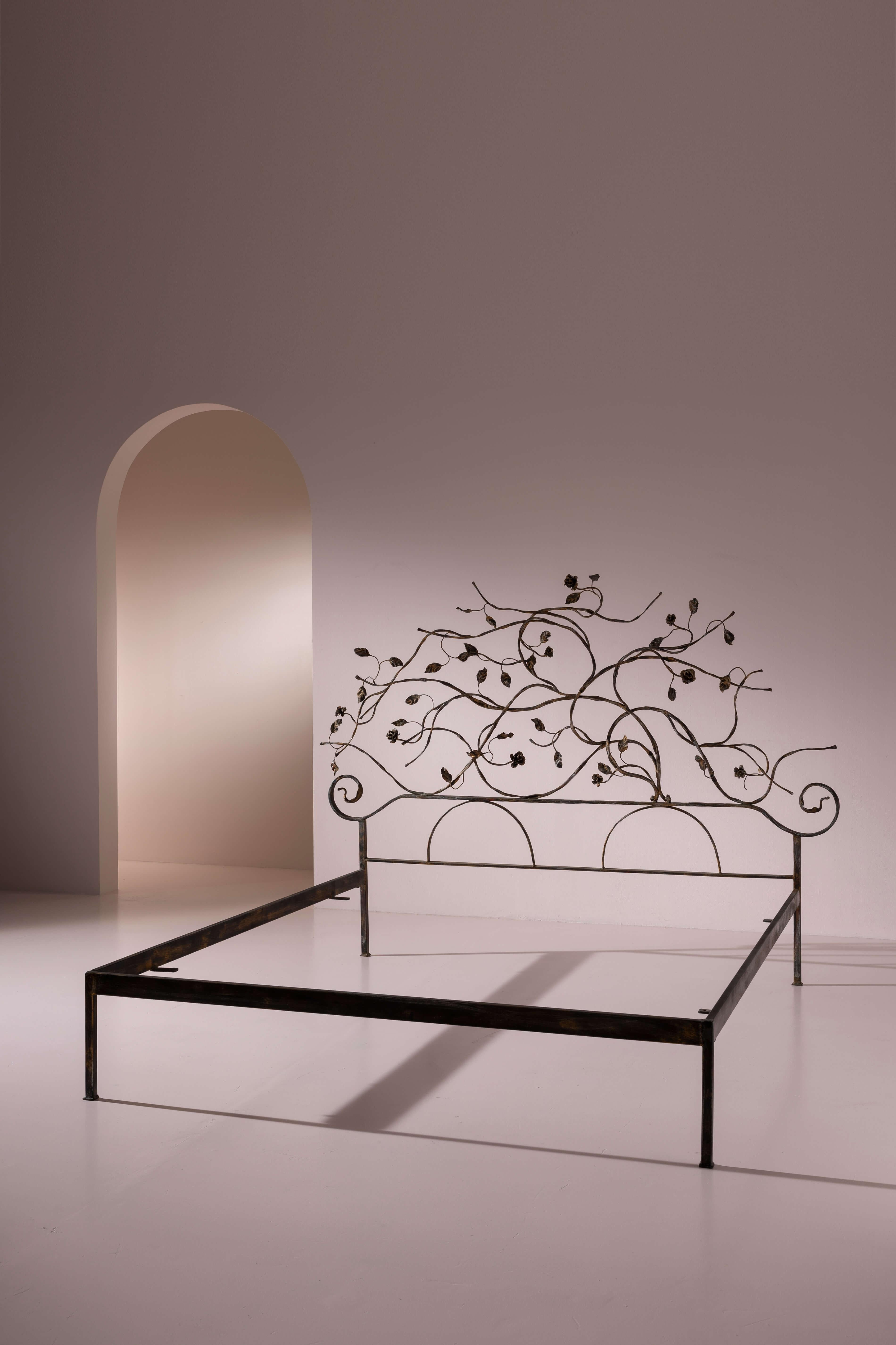 Milieu du XXe siècle Salvino Marsura, lit double en fer forgé, Italie, années 1960 en vente