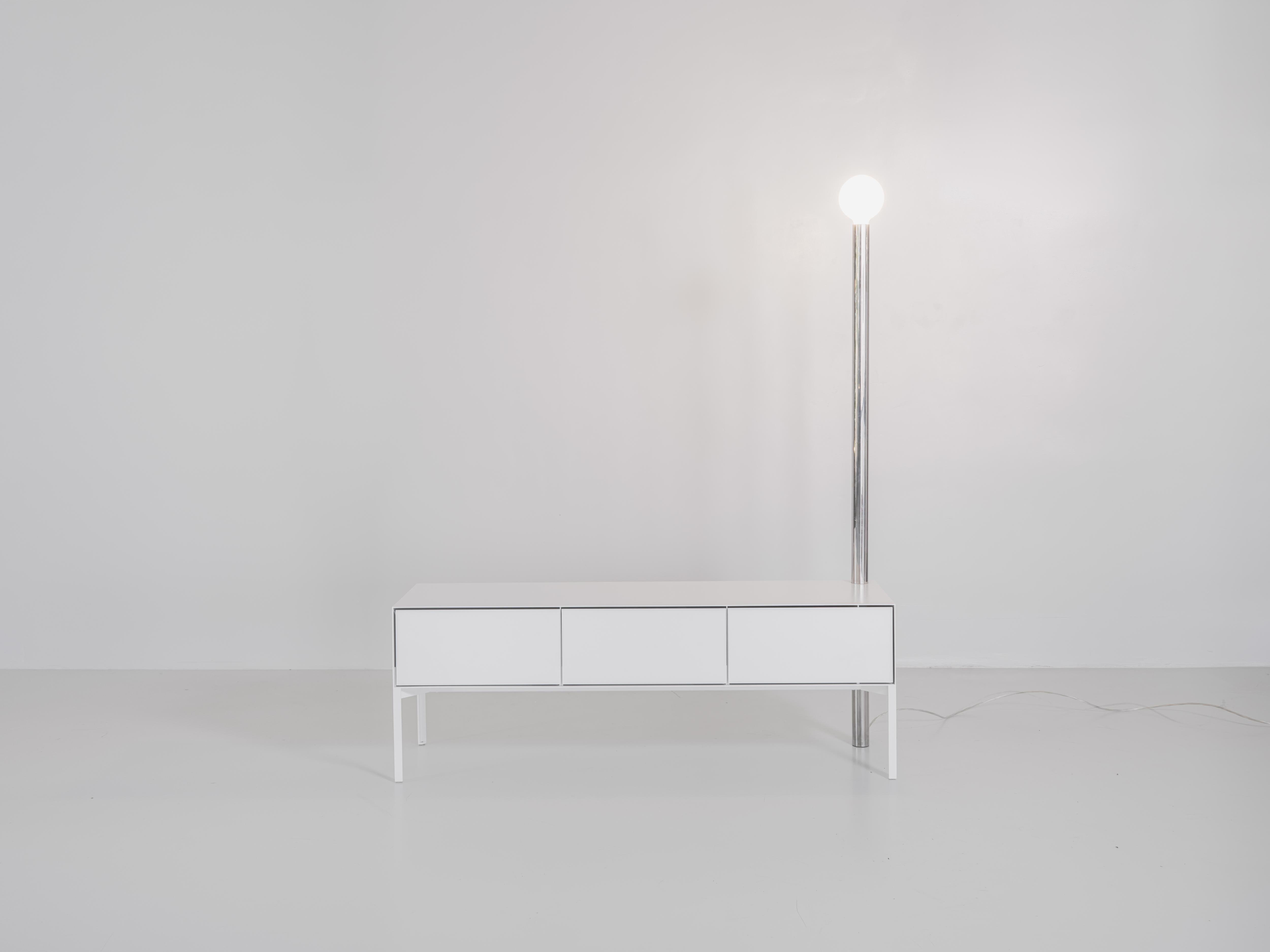 Sam Chermayeff
Sideboard
From the series “Beasts”
Produced in exclusive for SIDE GALLERY
Manufactured by ERTL und ZULL
Berlin, 2021
High polished steel, white powder-coated steel
Contemporary Design

Measurements
130 cm x 30 cm x 145h cm