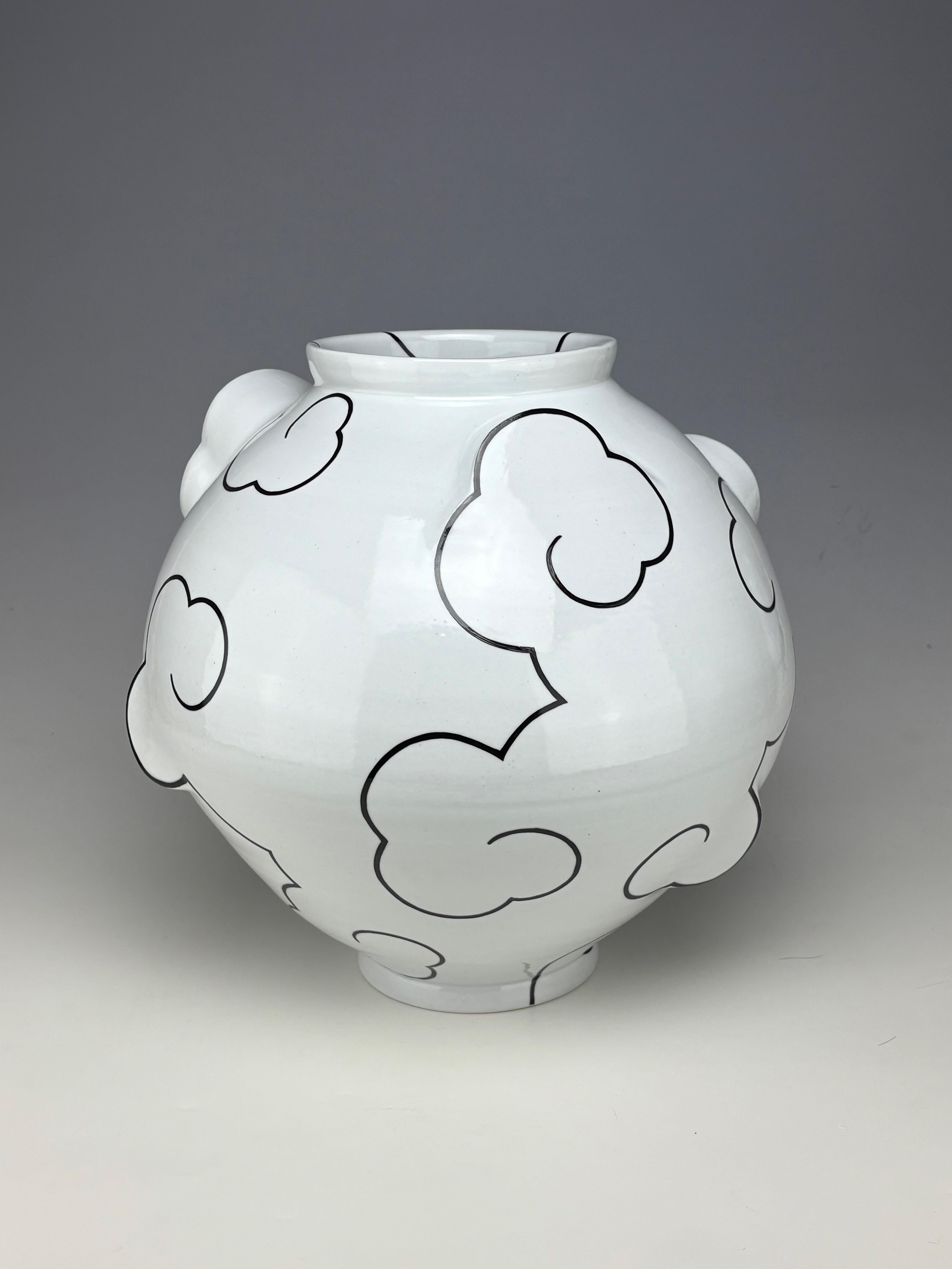 Tarro Luna Nublada, Sam Chung, 2025, Porcelana, Pintura sobrevidriada, Vasija, Funcional en venta 1