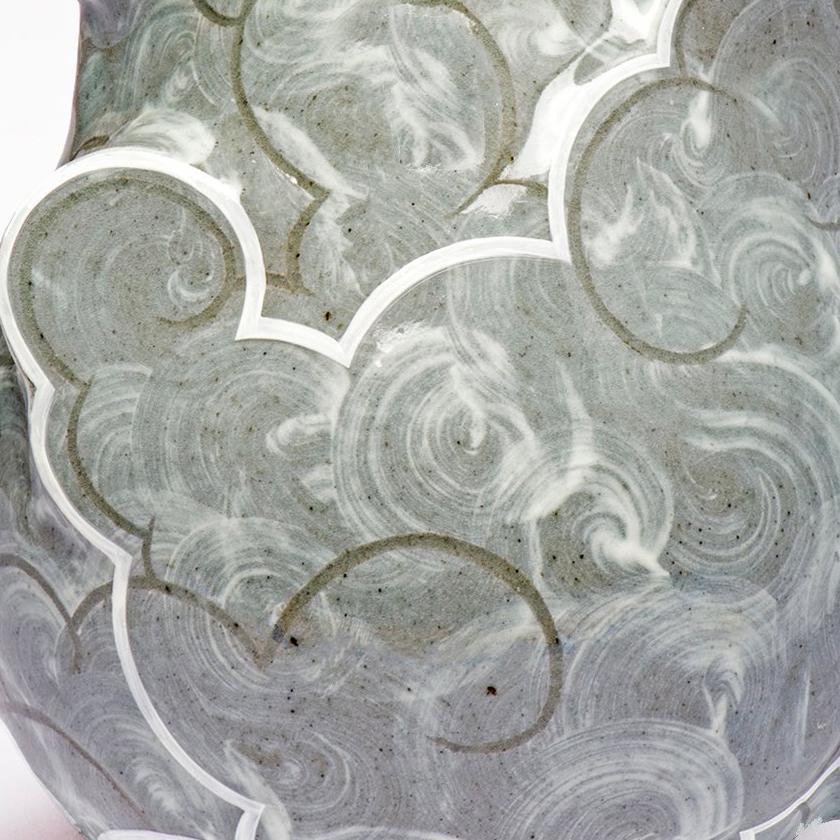 Title : Cloud Pear Bottle
Materials : stoneware, slip, sgraffito, celadon, China paint
Date : 2017
Dimensions : 11.5