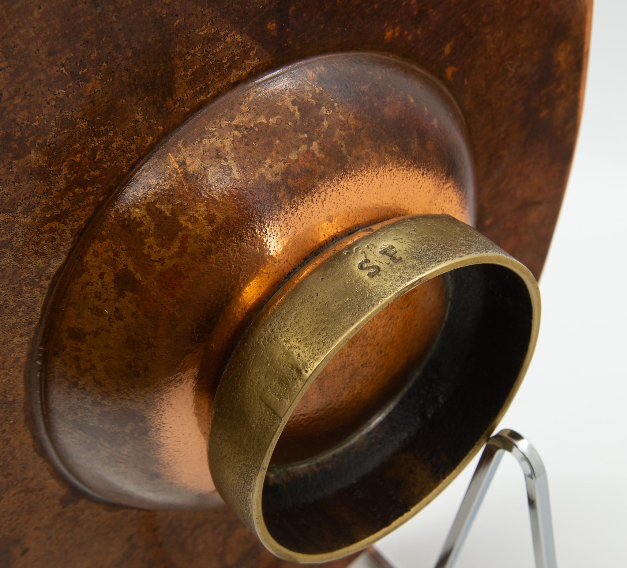 Piatto stilizzato in rame di Sam Fanaroff Sussex Guild con inserto di pietra cabochon in vendita 5