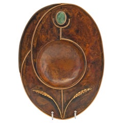 Sam Fanaroff Sussex Guild Plato de cobre estilizado con un cabujón de piedra incrustado