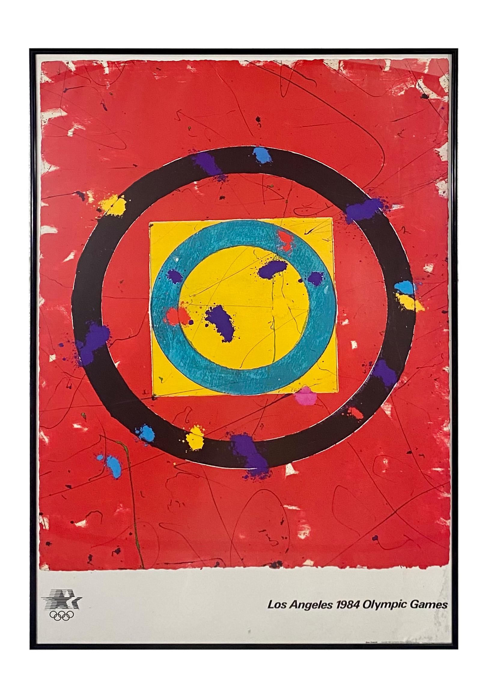 Une expression abstraite originale de l'affiche des Jeux Olympiques de 1984 par Sam Francis (américain, 1923-1994).  Avec un fond rouge et un dessin géométrique abstrait, l'affiche en taille réelle porte le logo des Jeux Olympiques et est datée. 