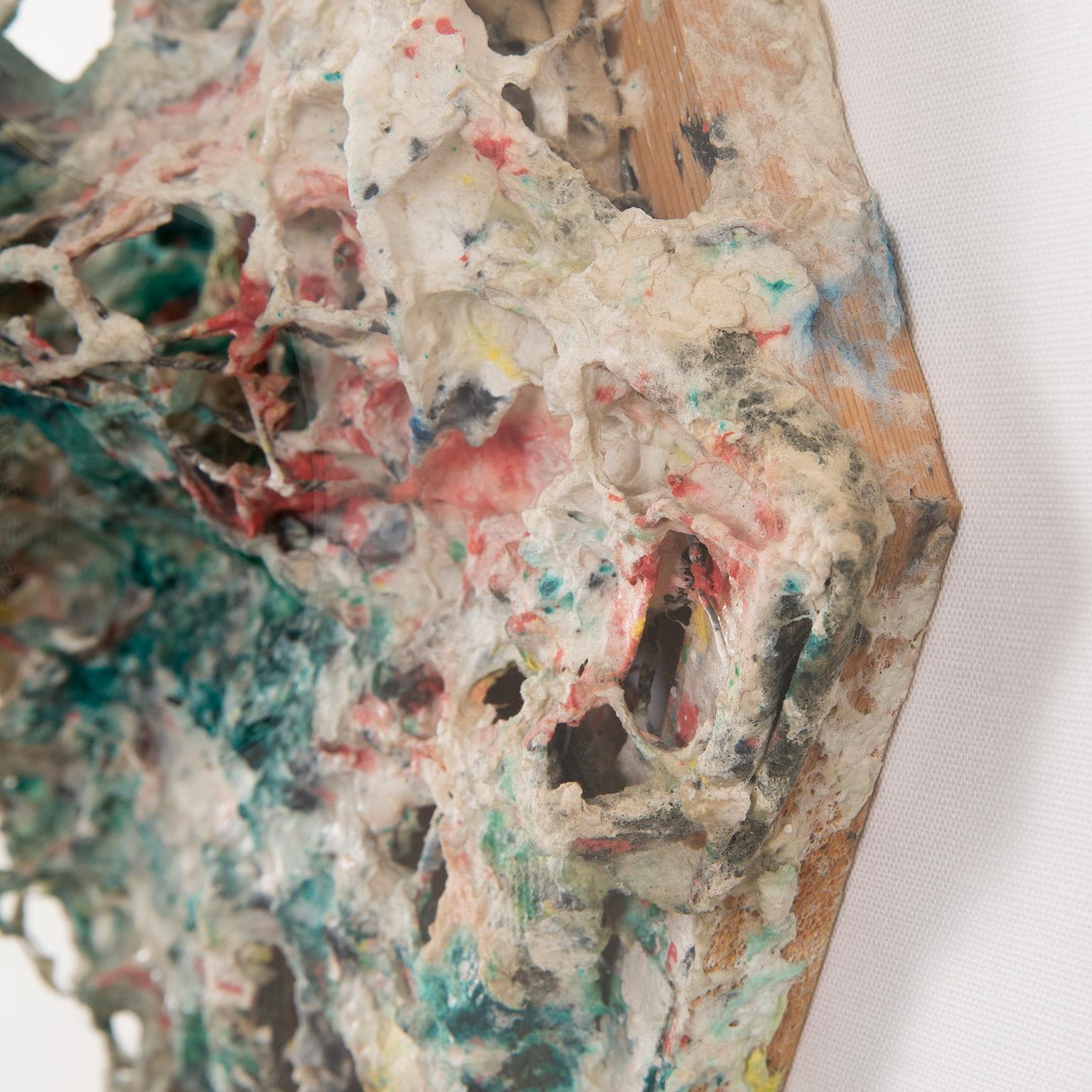 Sam Gilliam (1933-2022) es considerado uno de los artistas abstractos más importantes del siglo XX. Fue un auténtico innovador en la evolución de la abstracción estadounidense. Se le atribuyen varias técnicas innovadoras, sobre todo la de retirar el