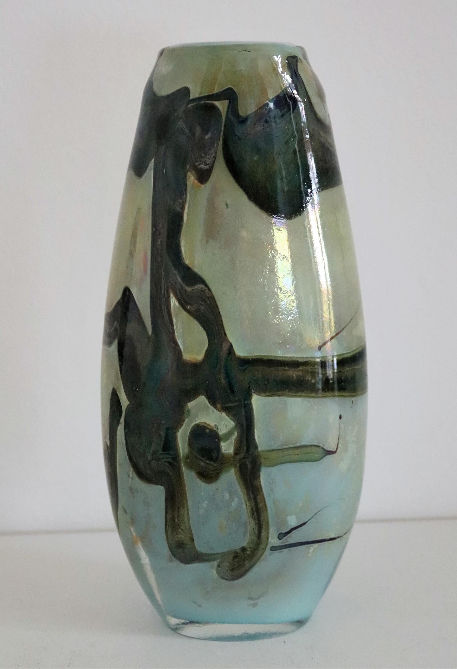 Beautiful art glass vase made by Samuel J. Herman during the early 1970s when he co-operated with Val St. Lambert, Belgium.
Signed from the artist under the vase ( see picture)
The vase is in mint condition and shows stunning shiny colors and a