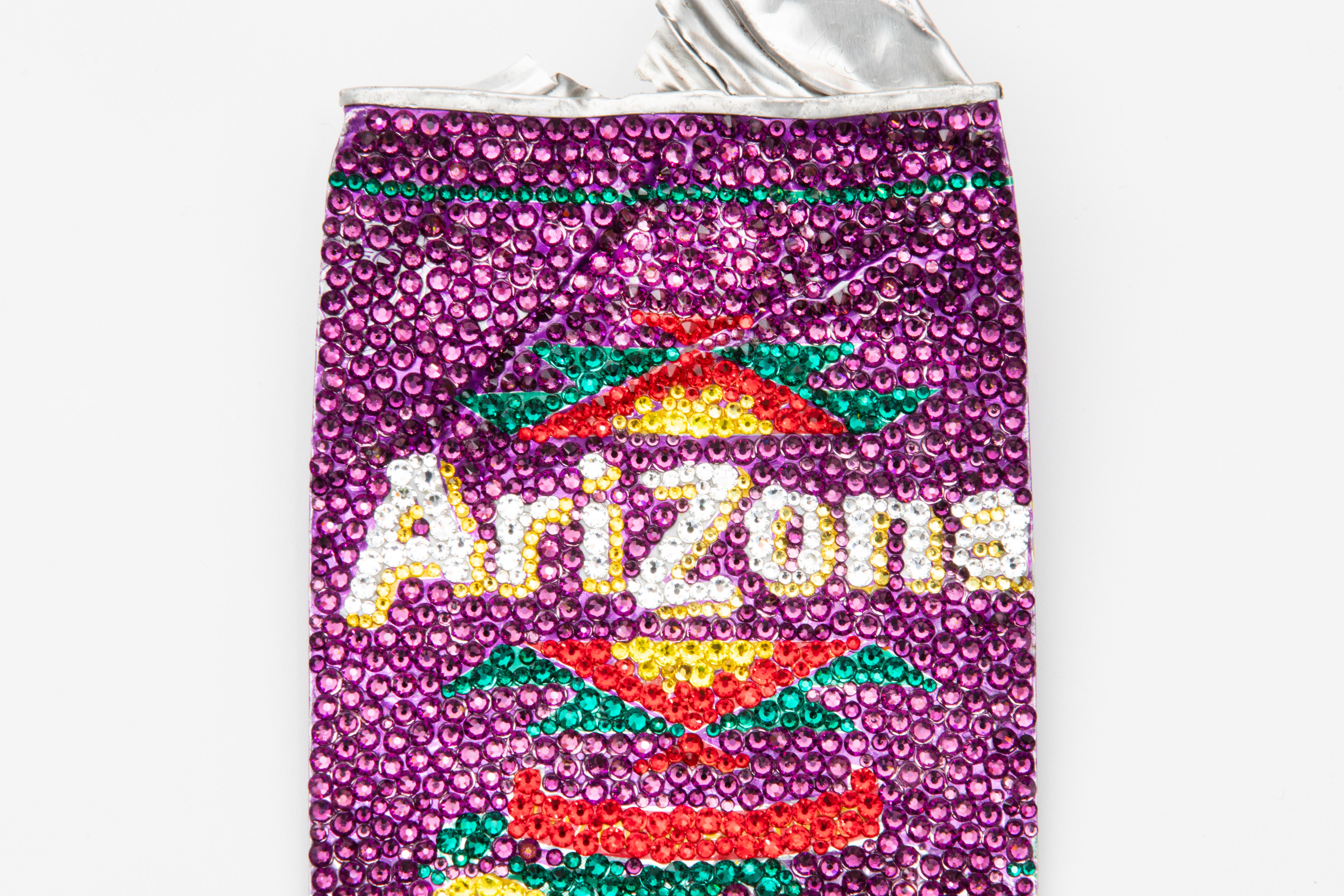 Escultura realizada con cristales de Swarovski y una lata de 