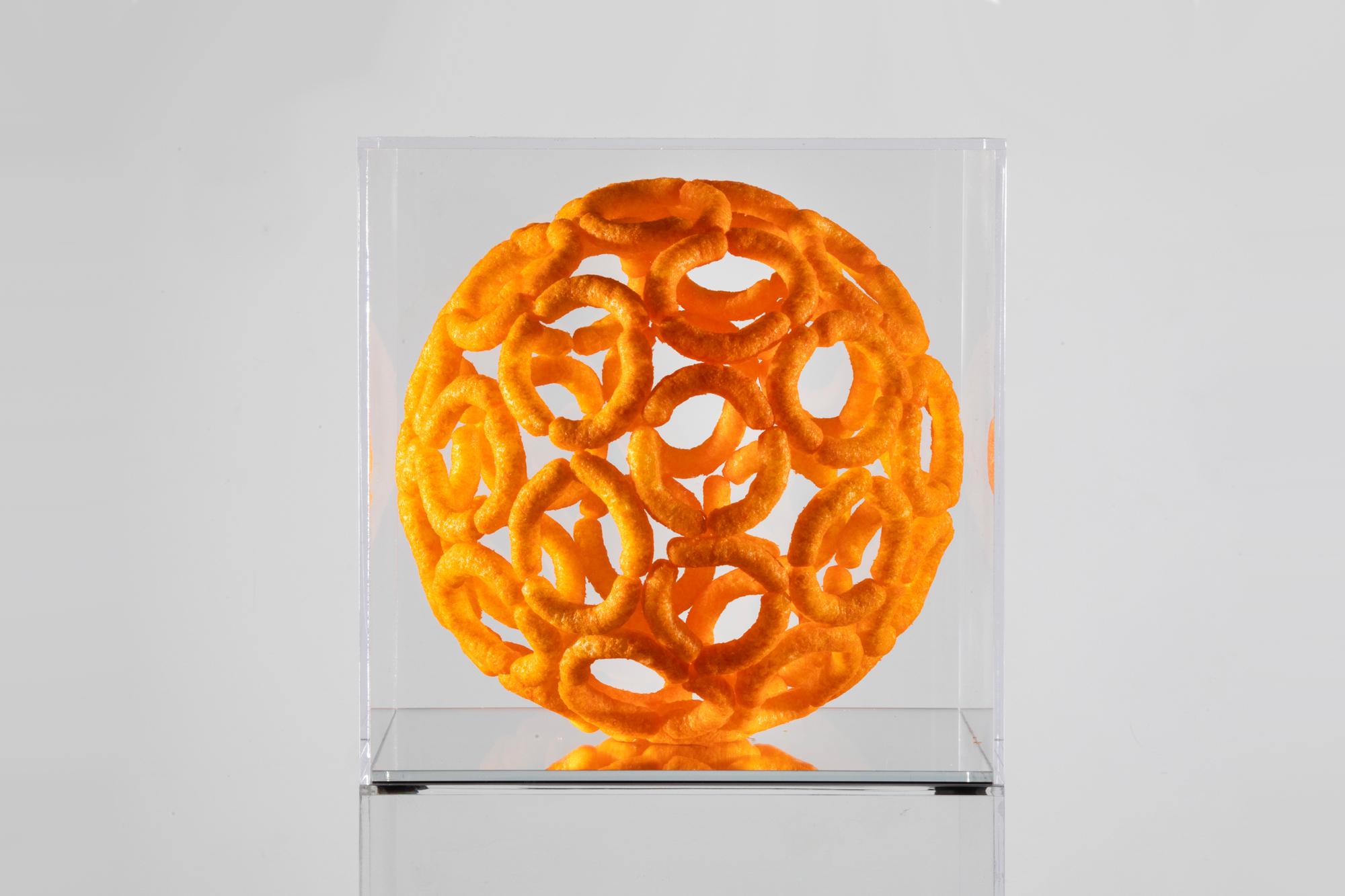 Scultura geometrica realizzata con 