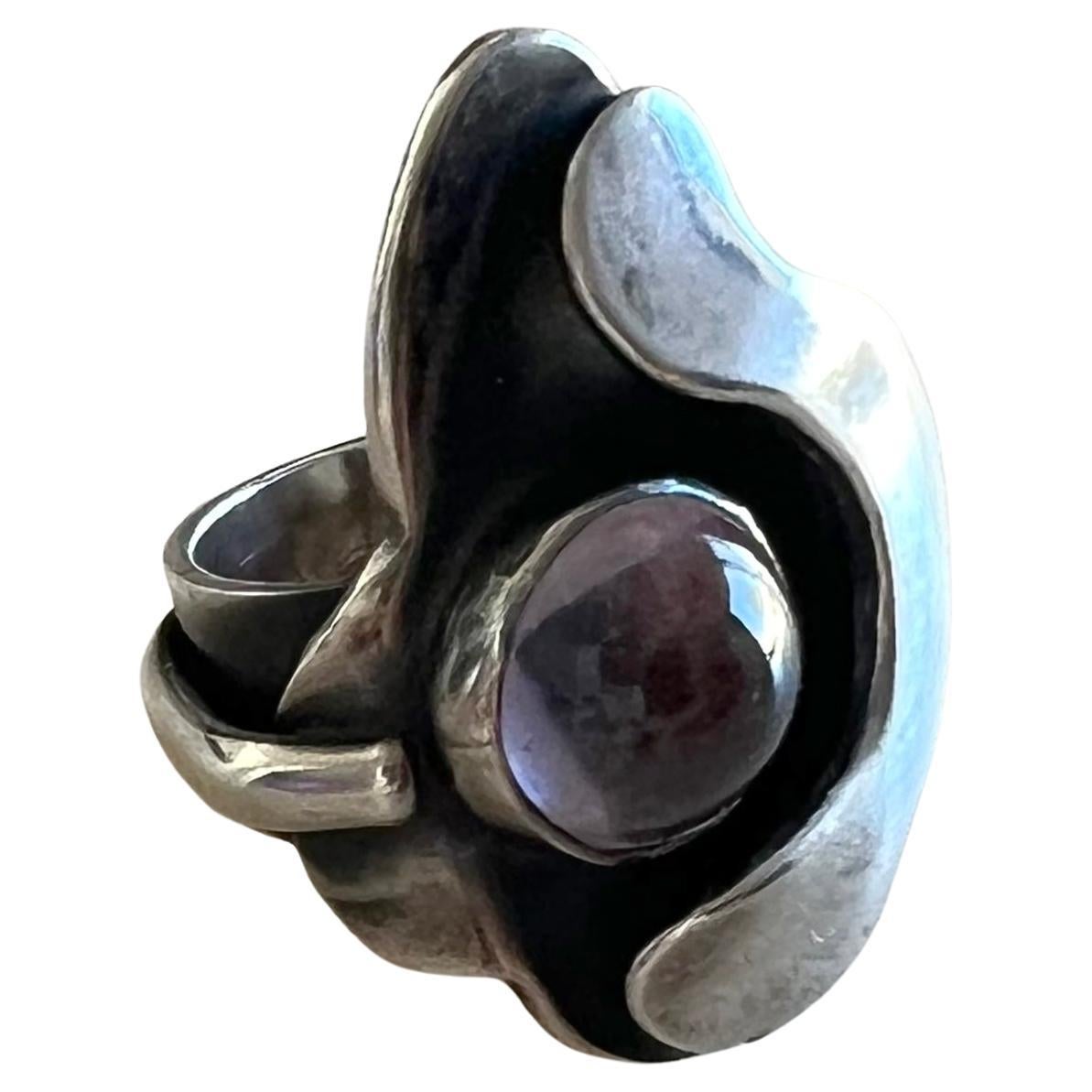 Sam Kramer Sterling Silver Amethyst New York Studio Surrealist Ring 1950s In Good Condition For Sale In Palm Springs, CA