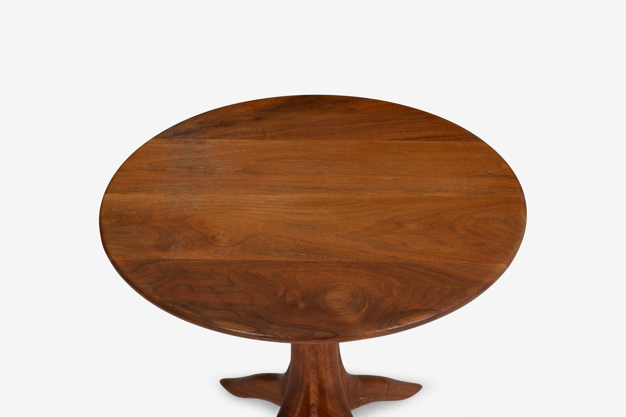 Américain Table d'appoint Sam Maloof American Craft en noyer huilé 1990c. en vente
