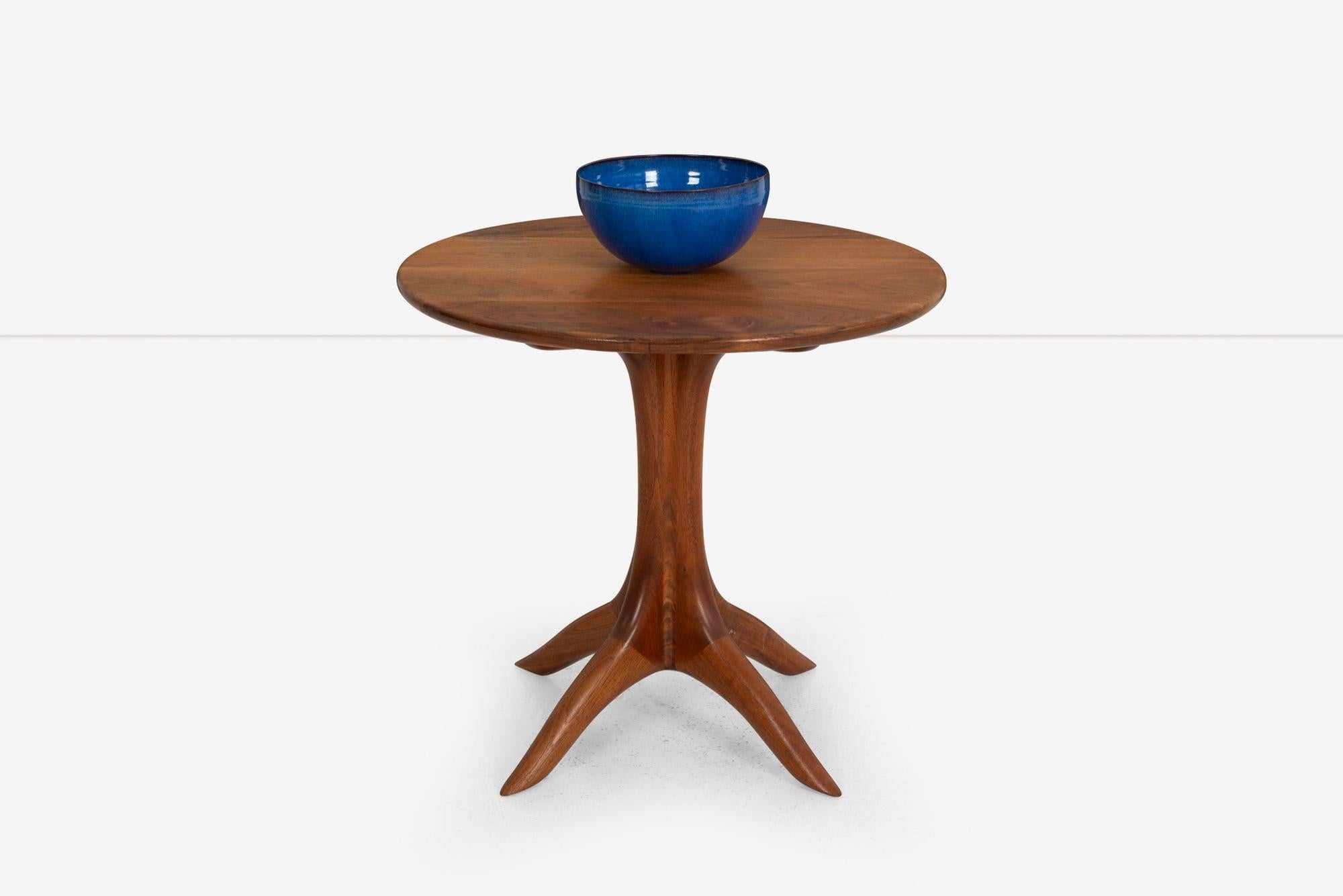 Noyer Table d'appoint Sam Maloof American Craft en noyer huilé 1990c. en vente