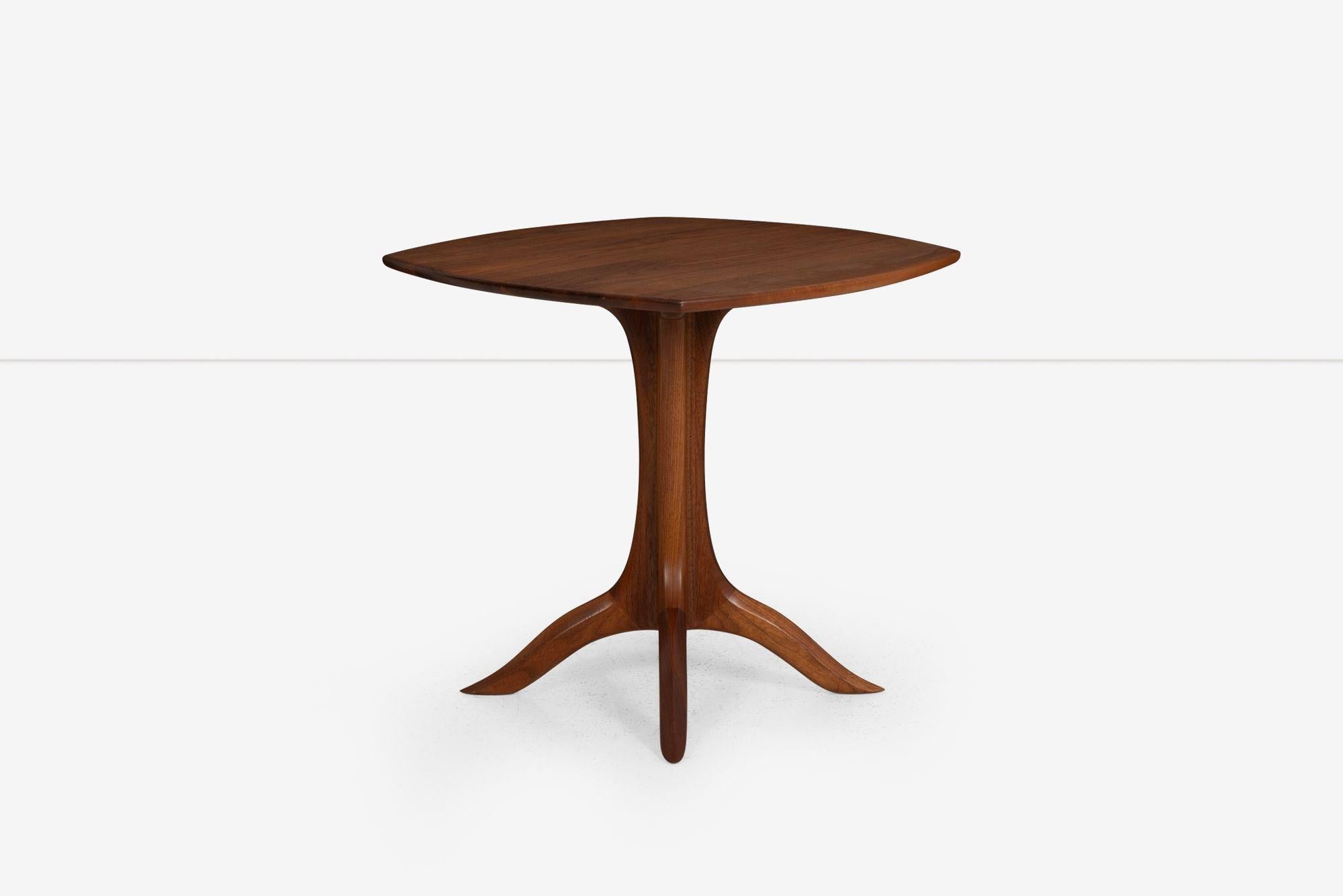 Sam Maloof American Craft Occasional Table in Oiled Walnut 2004 In Good Condition For Sale In Chicago, IL