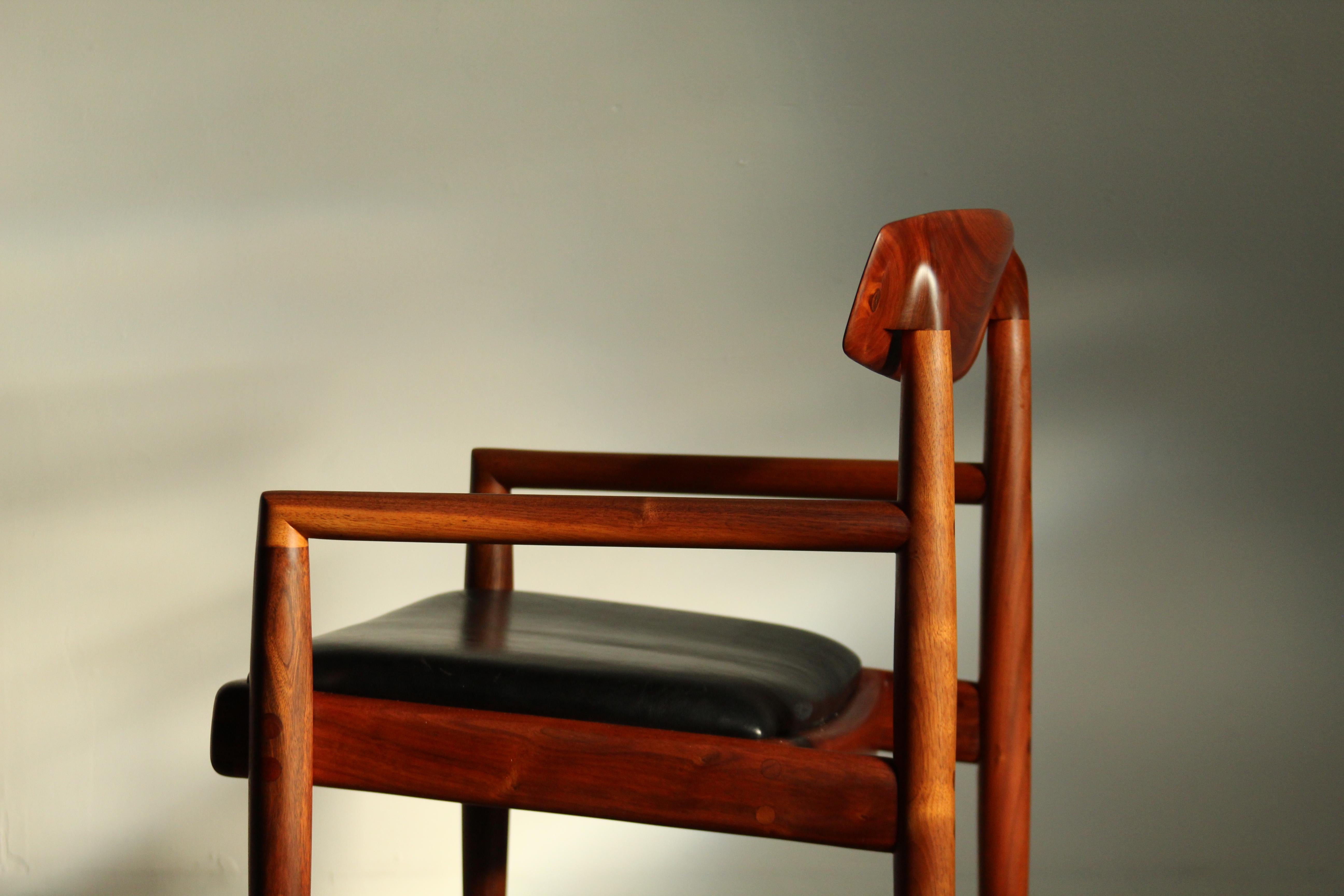 Sam Maloof Frühe skulpturale Claro-Esszimmerstühle aus Nussbaumholz - 8er-Set (Moderne der Mitte des Jahrhunderts) im Angebot
