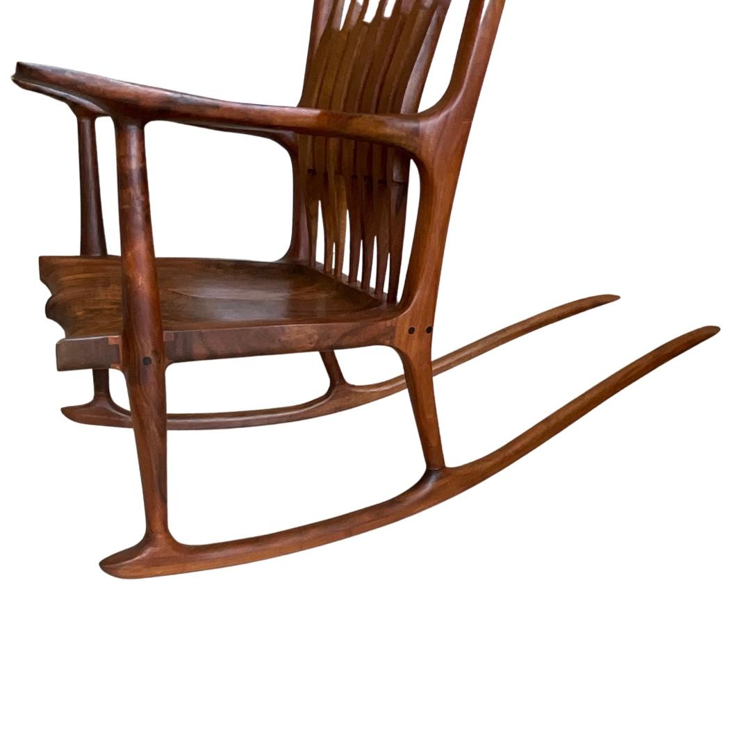 Travail du bois Chaise à bascule « Evans » de style Sam Maloof en vente