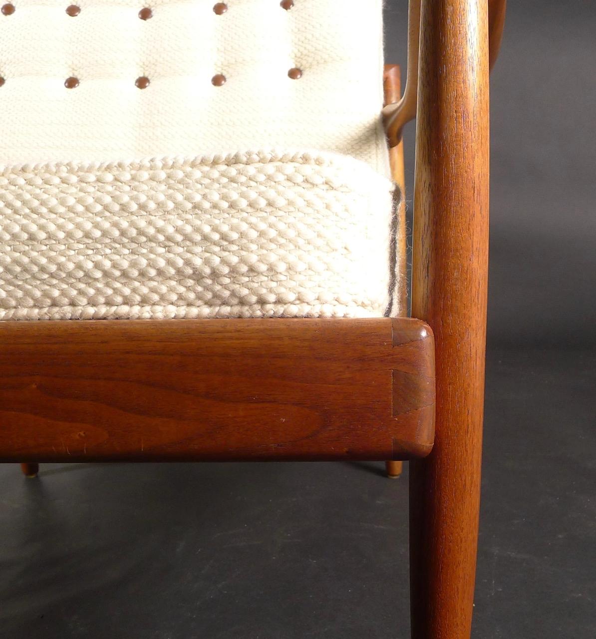 Sam Maloof, Pair of Early Hueter Chairs, circa 1954, in American Walnut For Sale 4