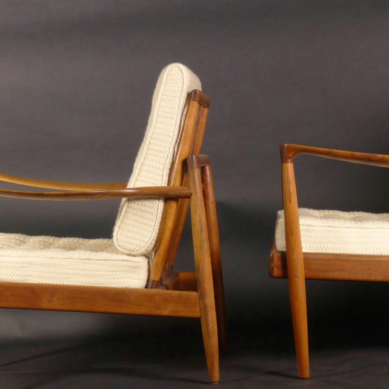 Mid-20th Century Sam Maloof, Pair of Early Hueter Chairs, circa 1954, in American Walnut For Sale