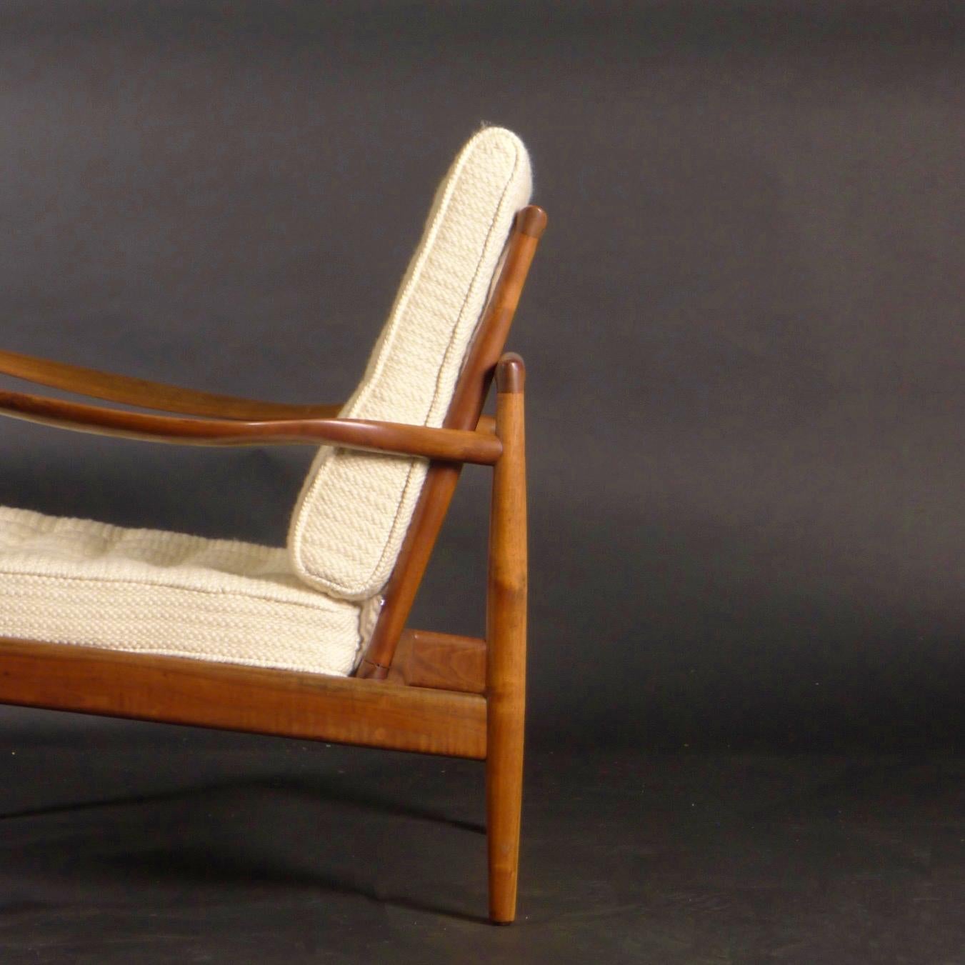 Sam Maloof, Pair of Early Hueter Chairs, circa 1954, in American Walnut For Sale 2