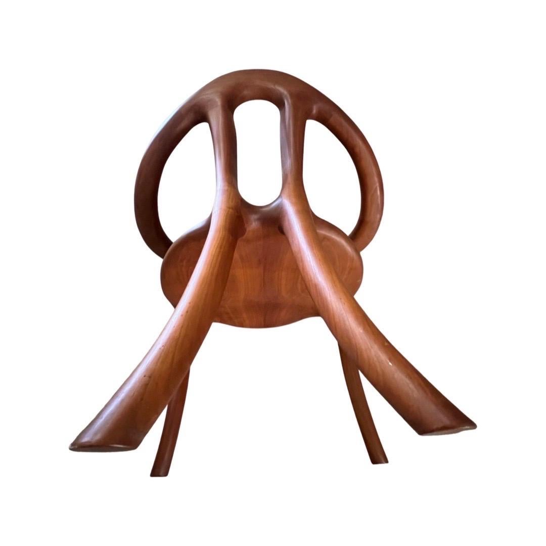 Skulpturaler Sessel in weiblicher Form aus Nussbaumholz im Sam Maloof-Stil  im Angebot 4