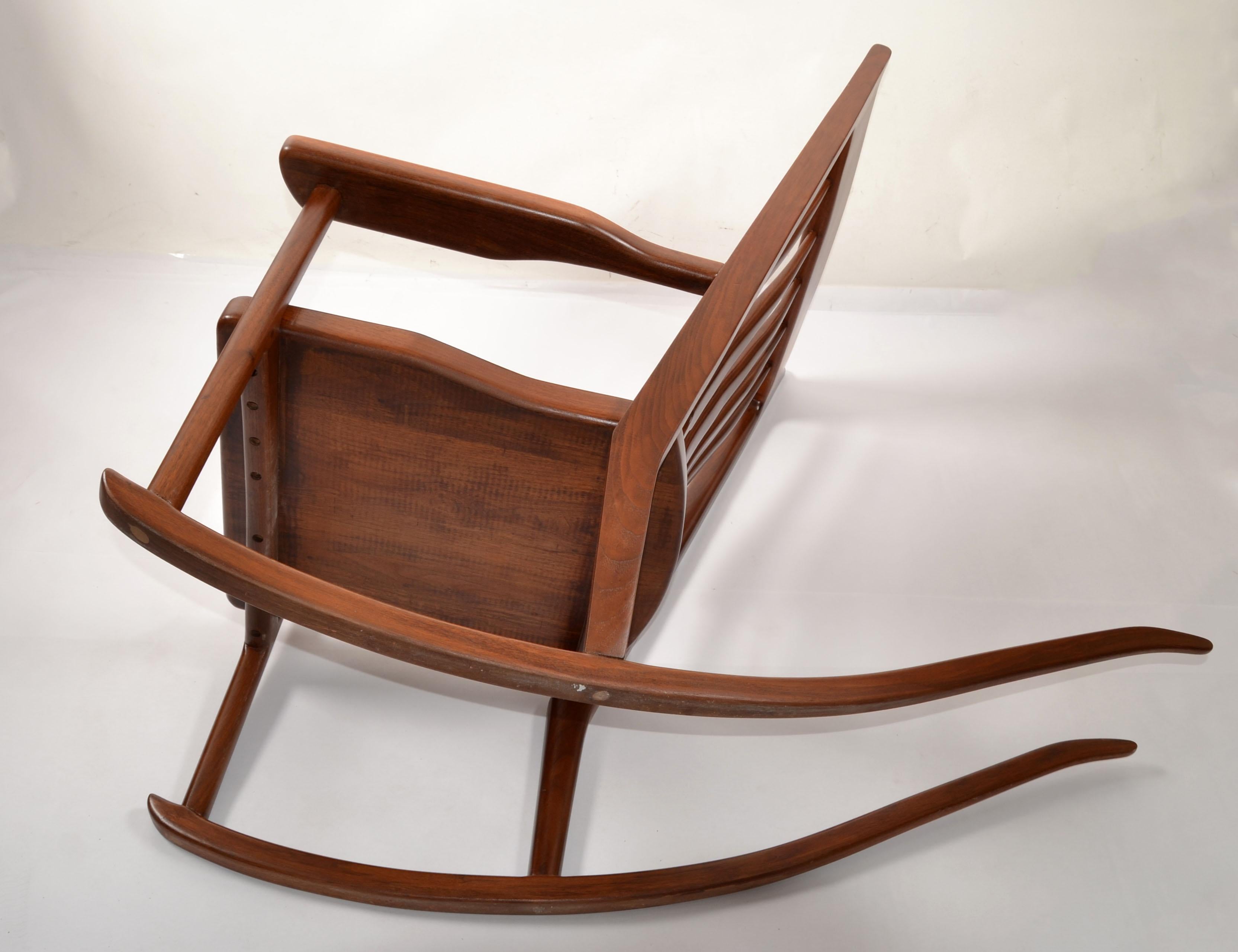 Sam Maloof Style Sculptural Rocking Chair 1979 American Walnut Arts & Crafts For Sale 3