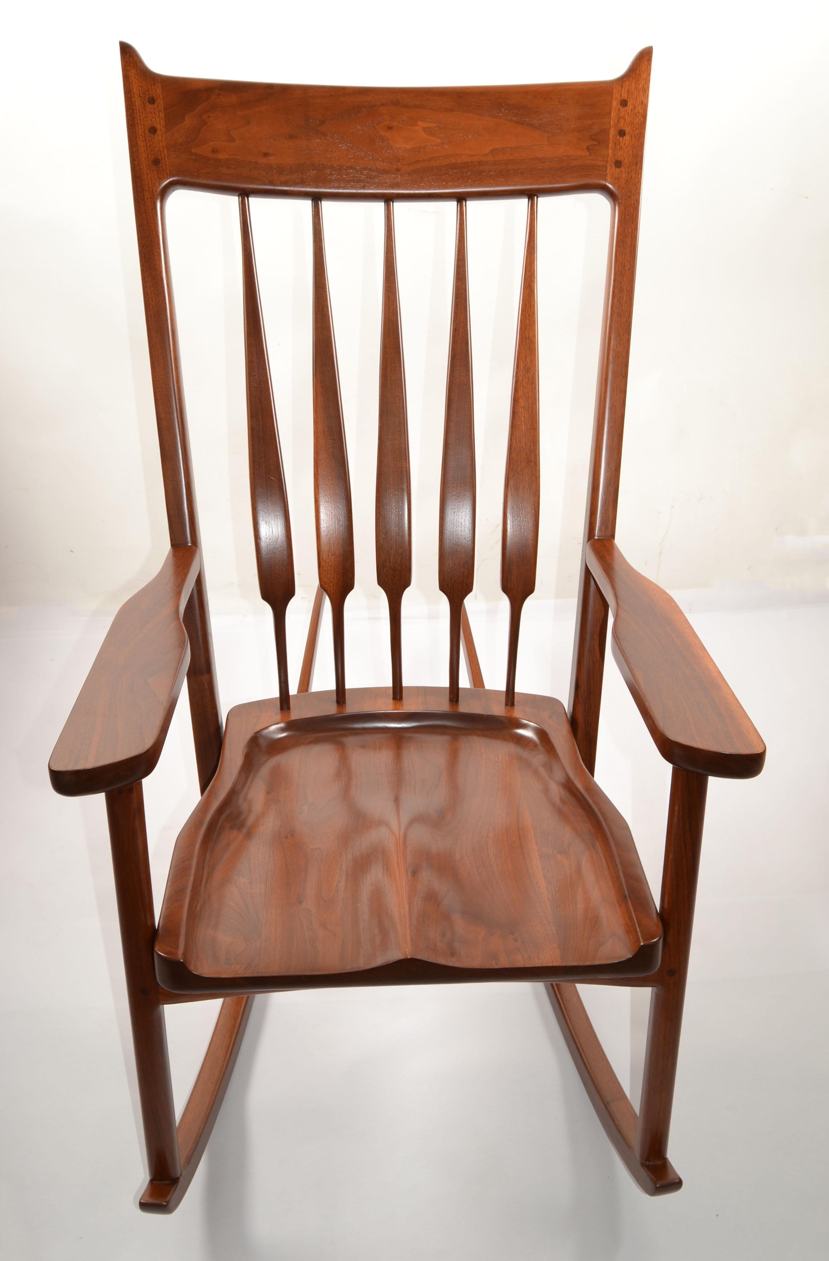 Sam Maloof Style Sculptural Rocking Chair 1979 American Walnut Arts & Crafts In Good Condition For Sale In Miami, FL