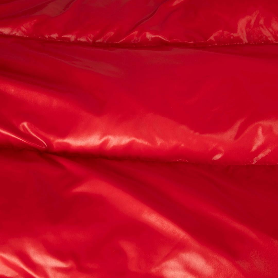 Rosso SAM. Giacca Puffer rossa con imbottitura in piuma d'oca taglia XS in vendita