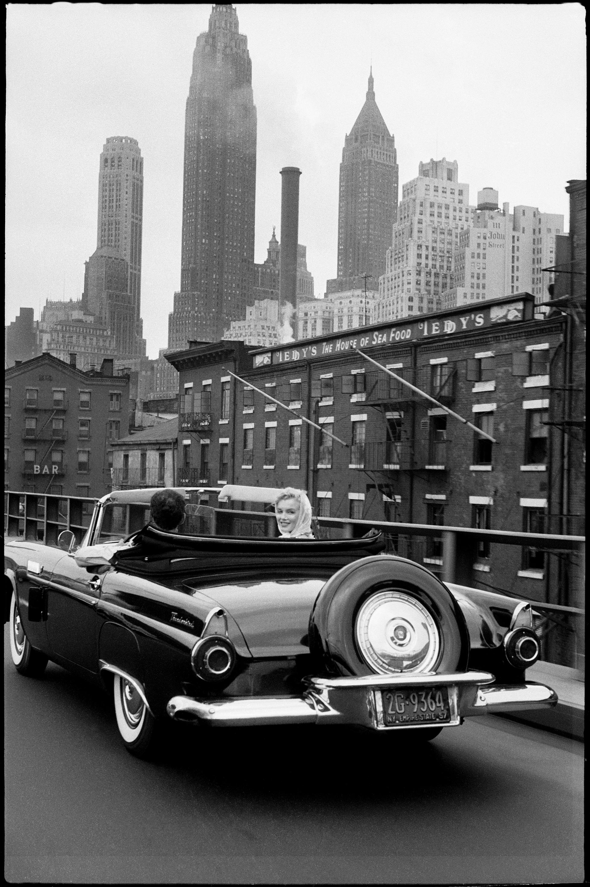Marilyn Monroe und Arthur Miller, New York, 1957 – Photograph von Sam Shaw