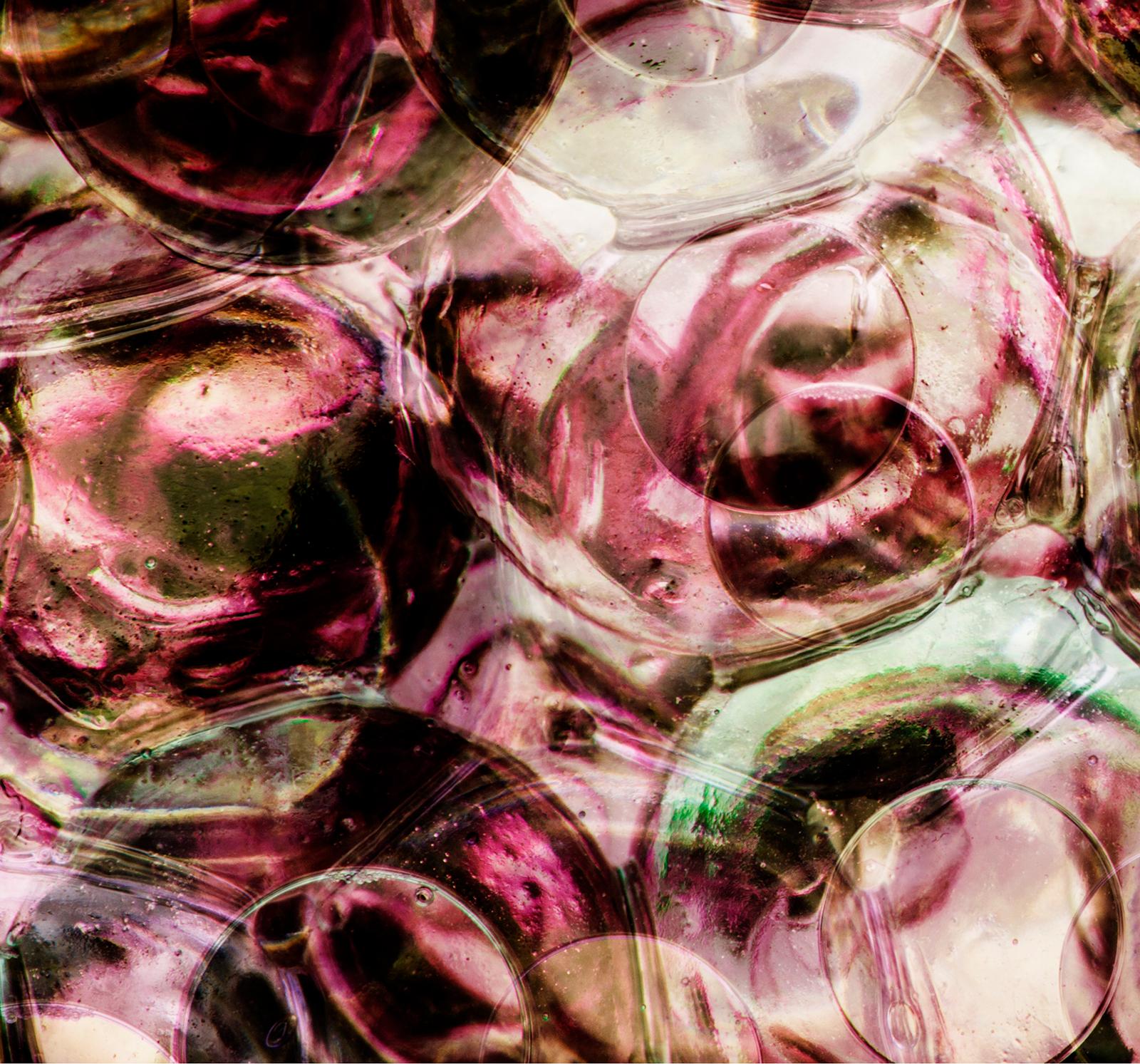 Bubbles 01 - Photographie couleur abstraite, tirage à tirage limité, psychédélique - Marron Color Photograph par Sam Thomas
