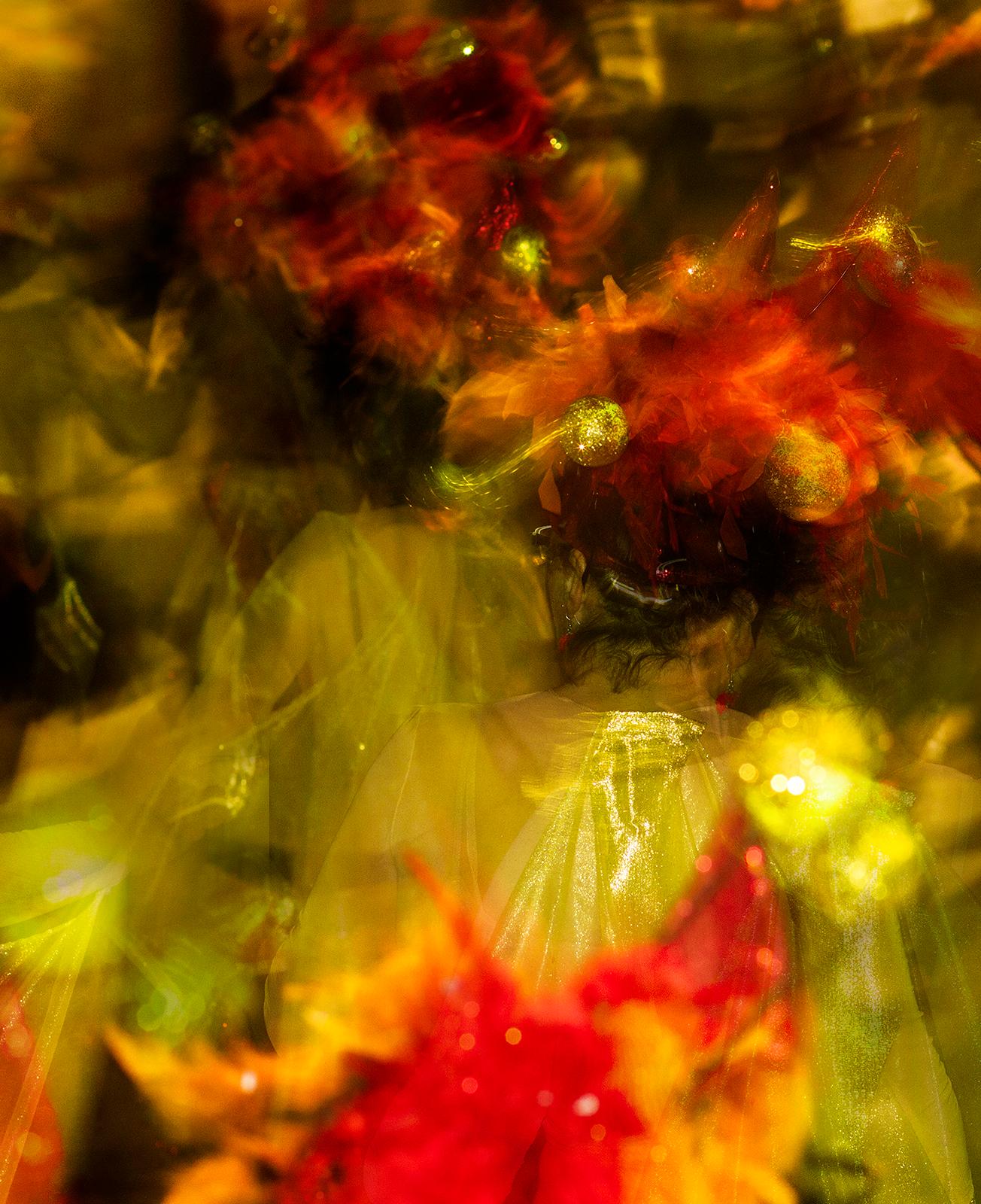 Carnaval - Grabado abstracto en pigmento, edición limitada y firmado en color, Contemporáneo - Photograph Moderno de Sam Thomas