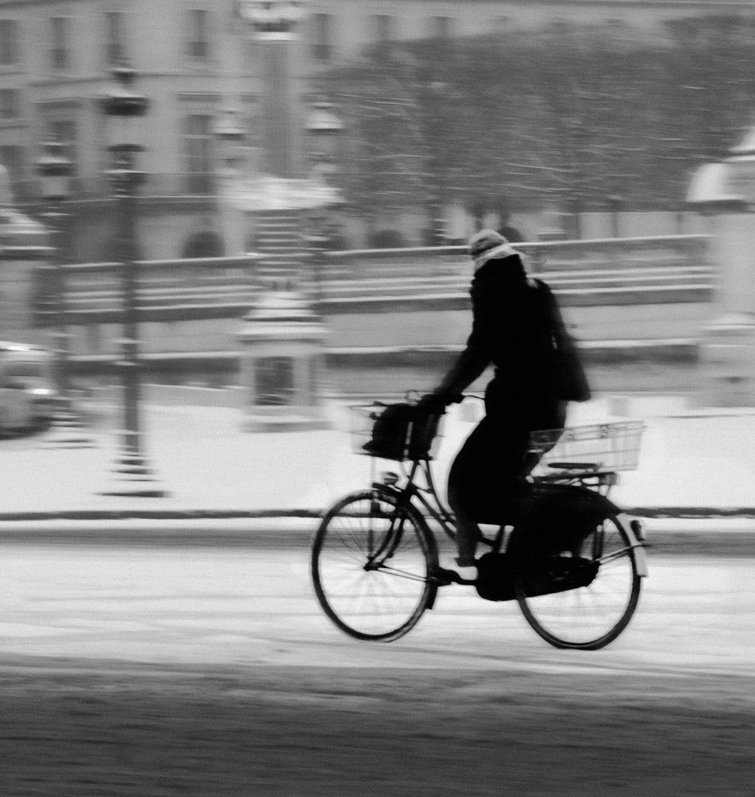 Concorde- Limited edition contemporary art print, City, Black white, Mouvement - Photograph by Sam Thomas