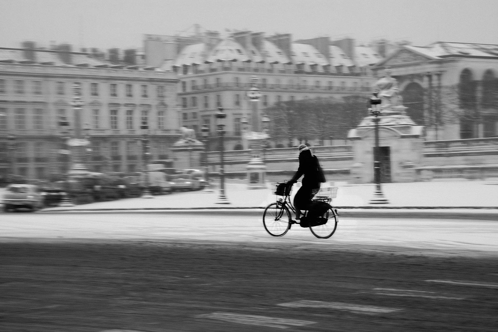 Concorde - Limited edition pigment print  -   Limited Editions of 5
Paris under the snow, France, 2005

Signed + numbered by artist with certificate of authenticity. 

Archival pigment print available sizes ( Image size , the white margin is not