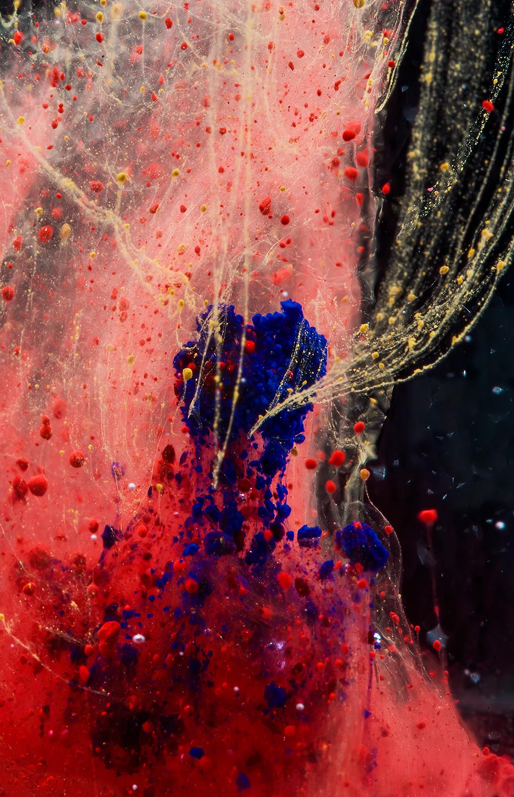 Explosion - Farbfotografie, Contemporary Limited Edition Druck, Chaos – Photograph von Sam Thomas