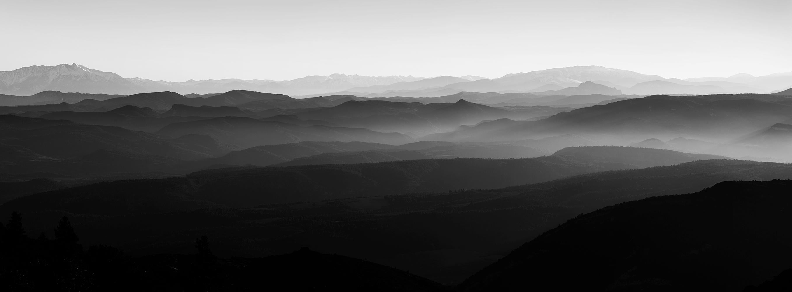 Les Pyrénées - Kostenlose Lieferung - Schwarz-Weiß-Foto, Limitierte Auflage, Landschaft