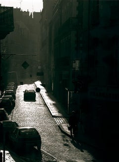Man walking - Photo en noir et blanc, tirage d'art en édition limitée, ville