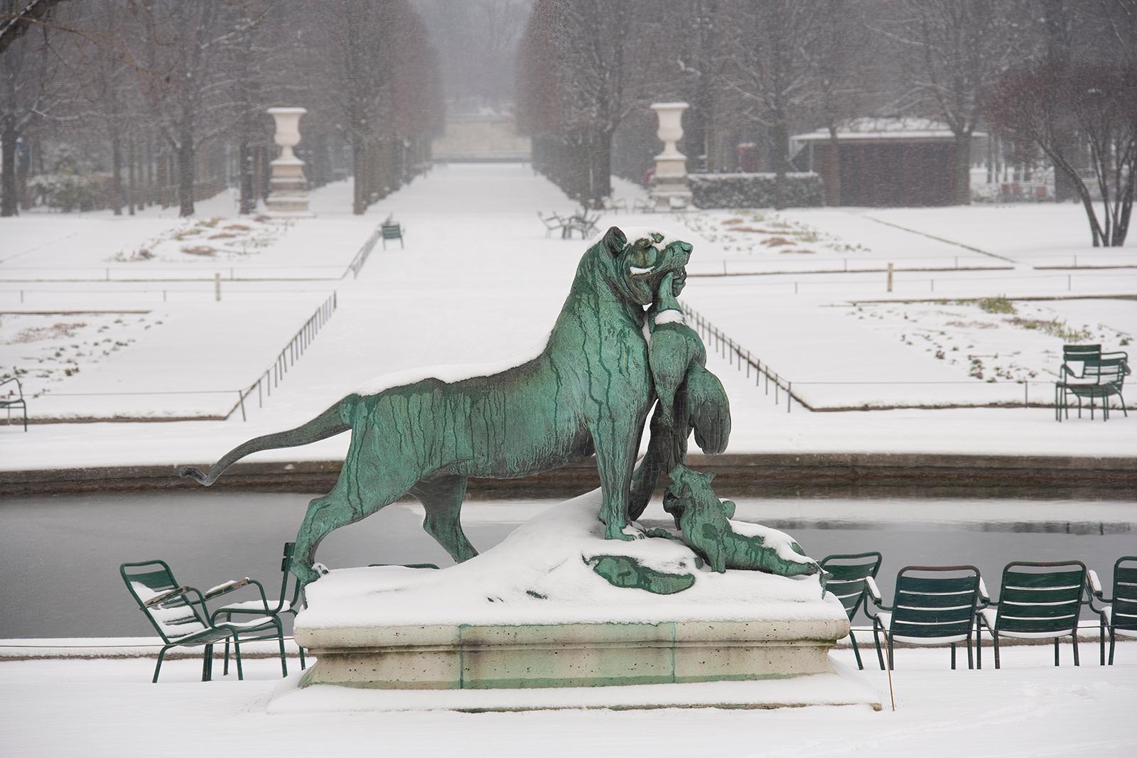 Paris in the snow - Landscape limited edition print, Contemporary, Winter White - Photograph by Sam Thomas
