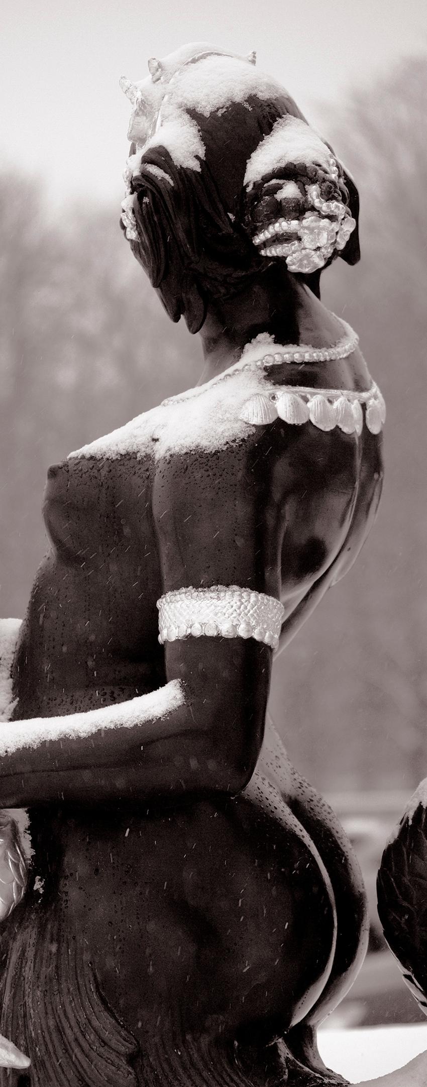 The french duchess - Limited edition pigment print  -   Limited Editions of 5
Sculpture of a naked woman covered in snow in the Tuileries gardens in Paris, France, 2005
Jardins des Tuileries

This is an Archival Pigment print on fiber based paper (